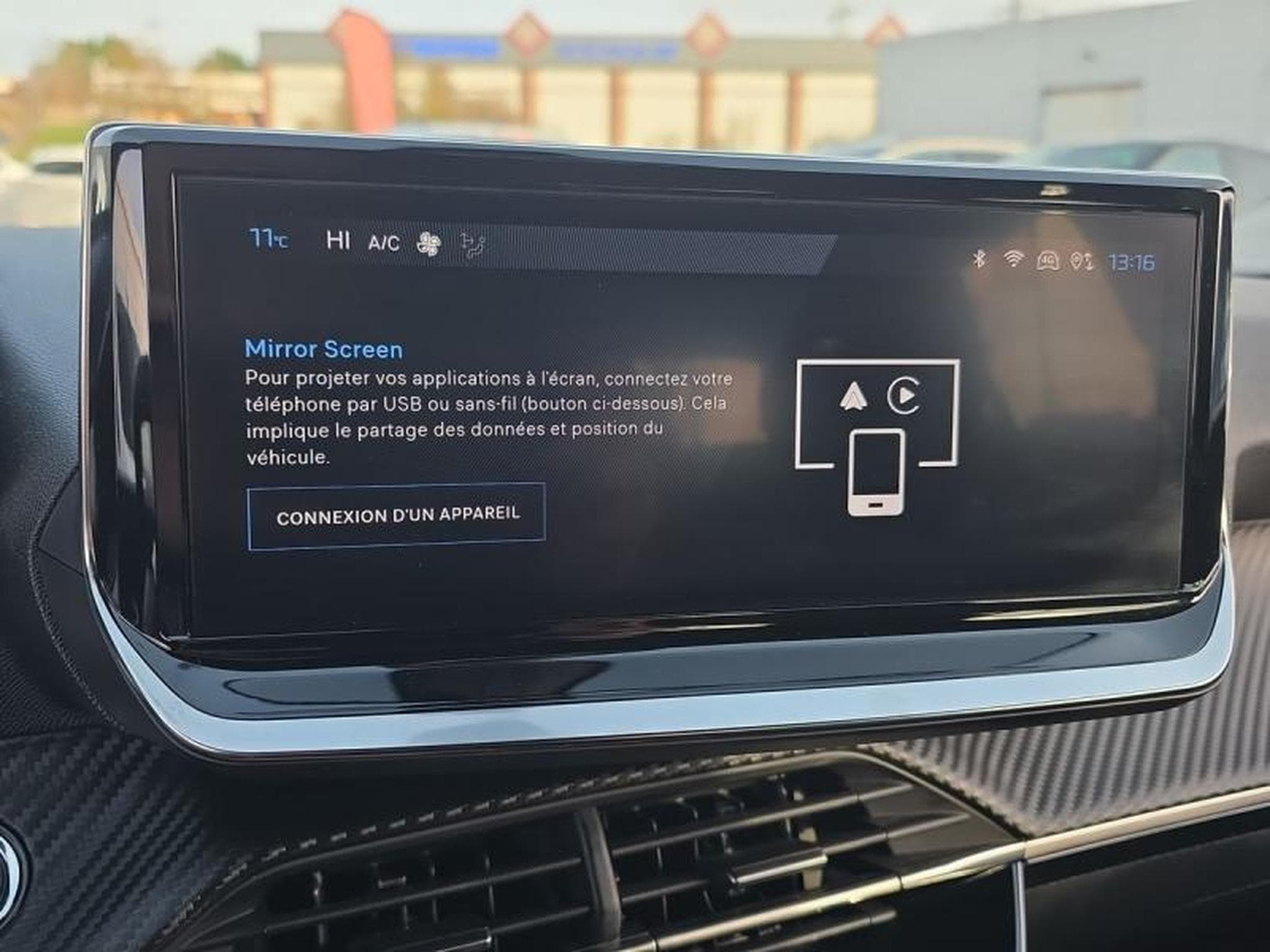 PEUGEOT 2008 1.2 100ch S&S Allure (2024) - Foto 9