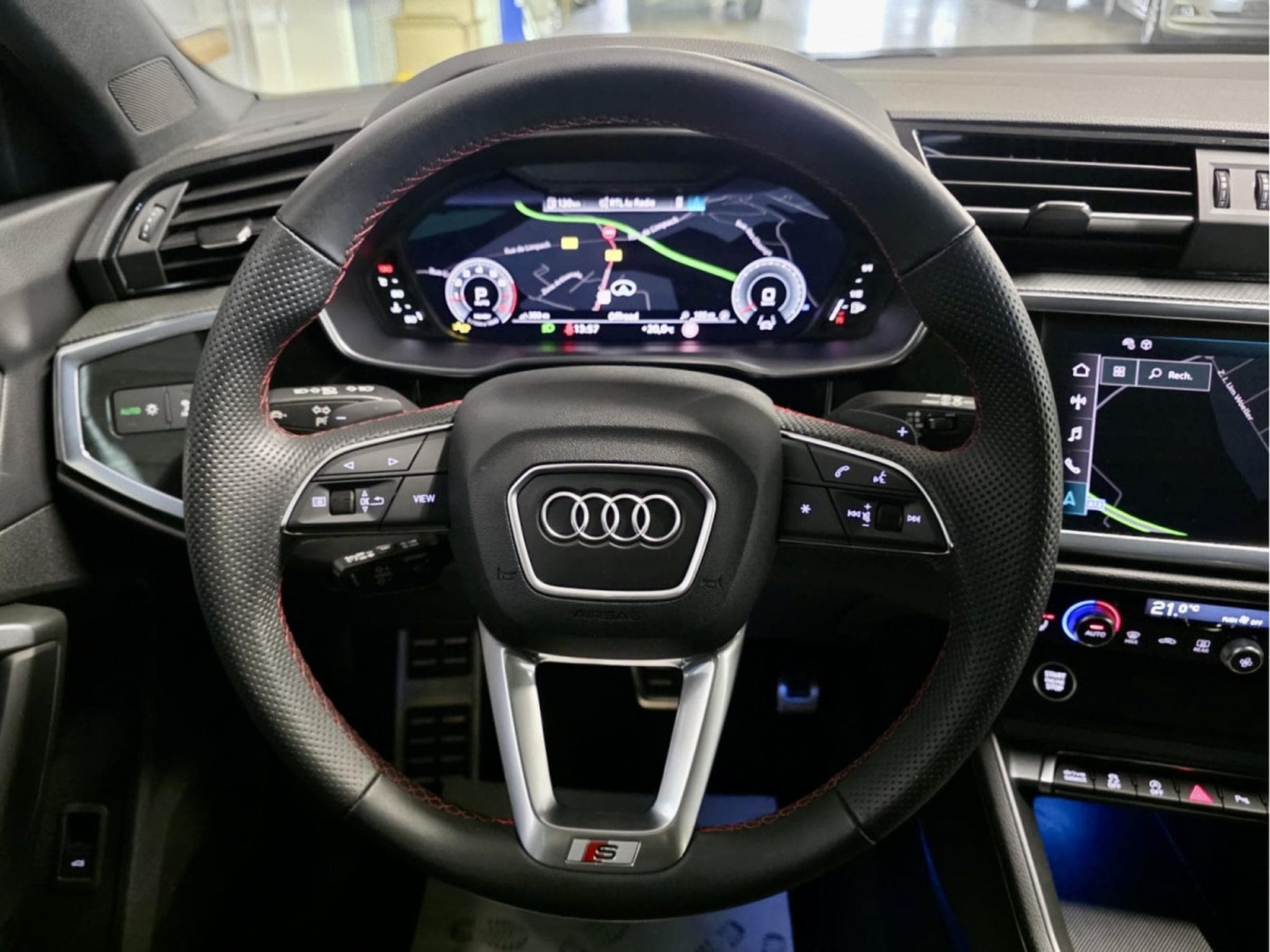 Audi Q3 40 TFSI QUATTRO SPORTBACK 3X S-LINE PANO CUIR NAVI (2025) - Foto 8