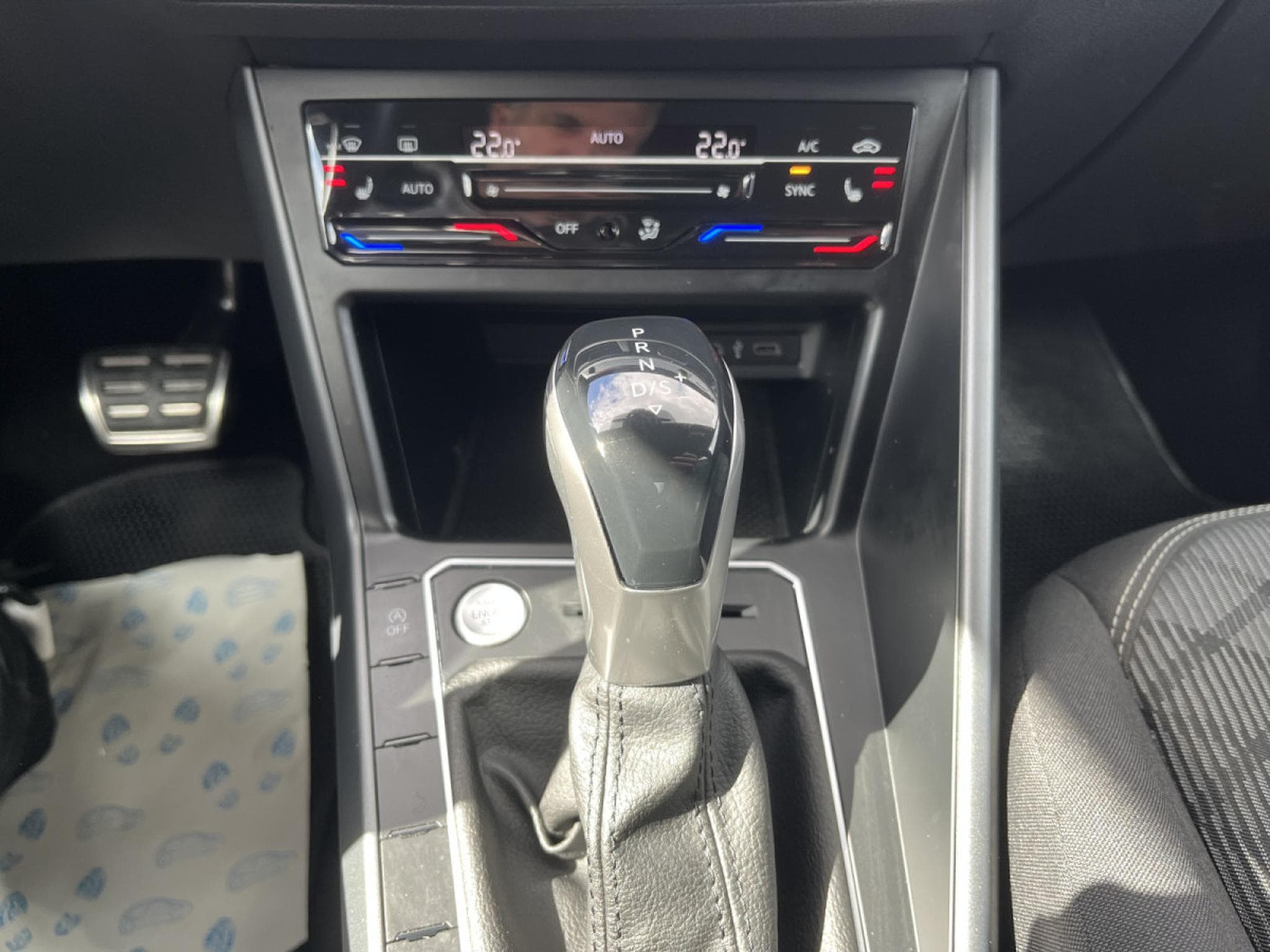 VW Polo R-Line 1.0 TSI DSG LED Digital Cockpit ACC Keyless (2022) - Photo 16
