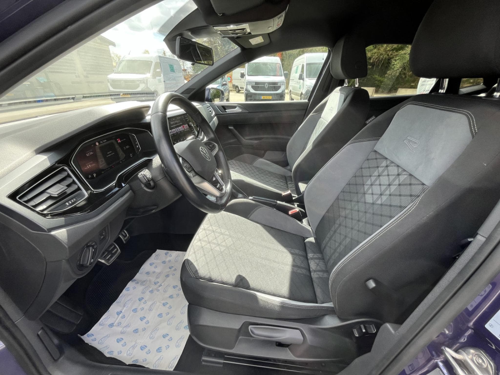 VW Polo R-Line 1.0 TSI DSG LED Digital Cockpit ACC Keyless (2022) - Photo 9