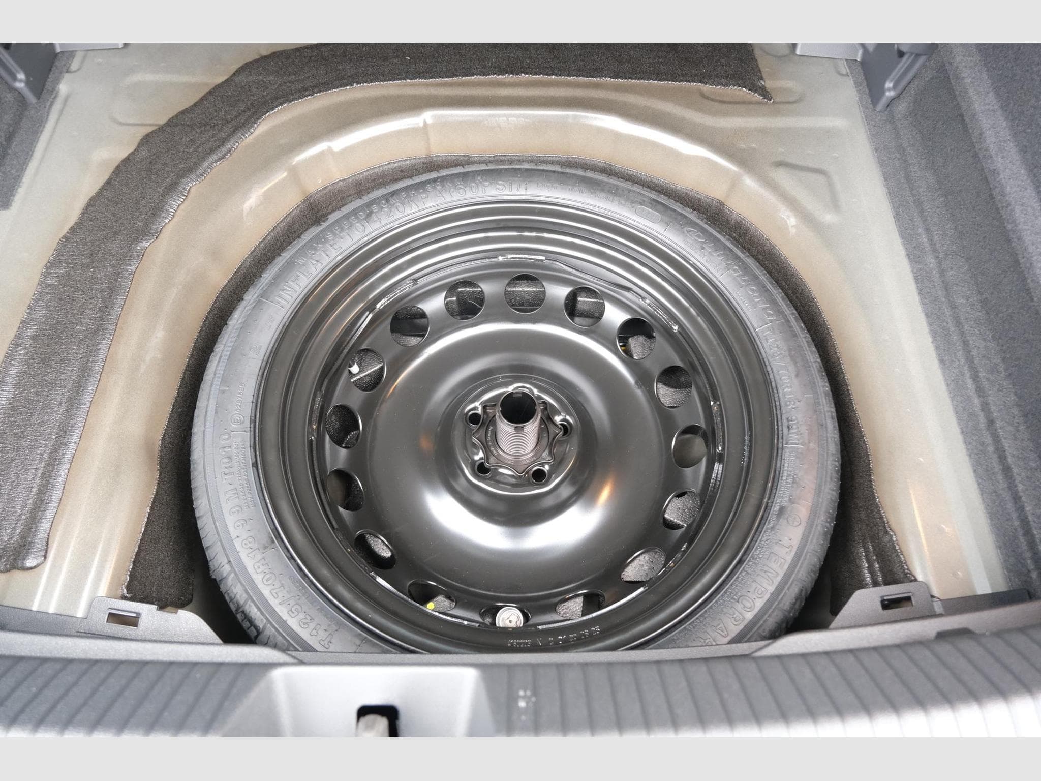 VW Taigo 1.0 TSI Life (2025) - Photo 24