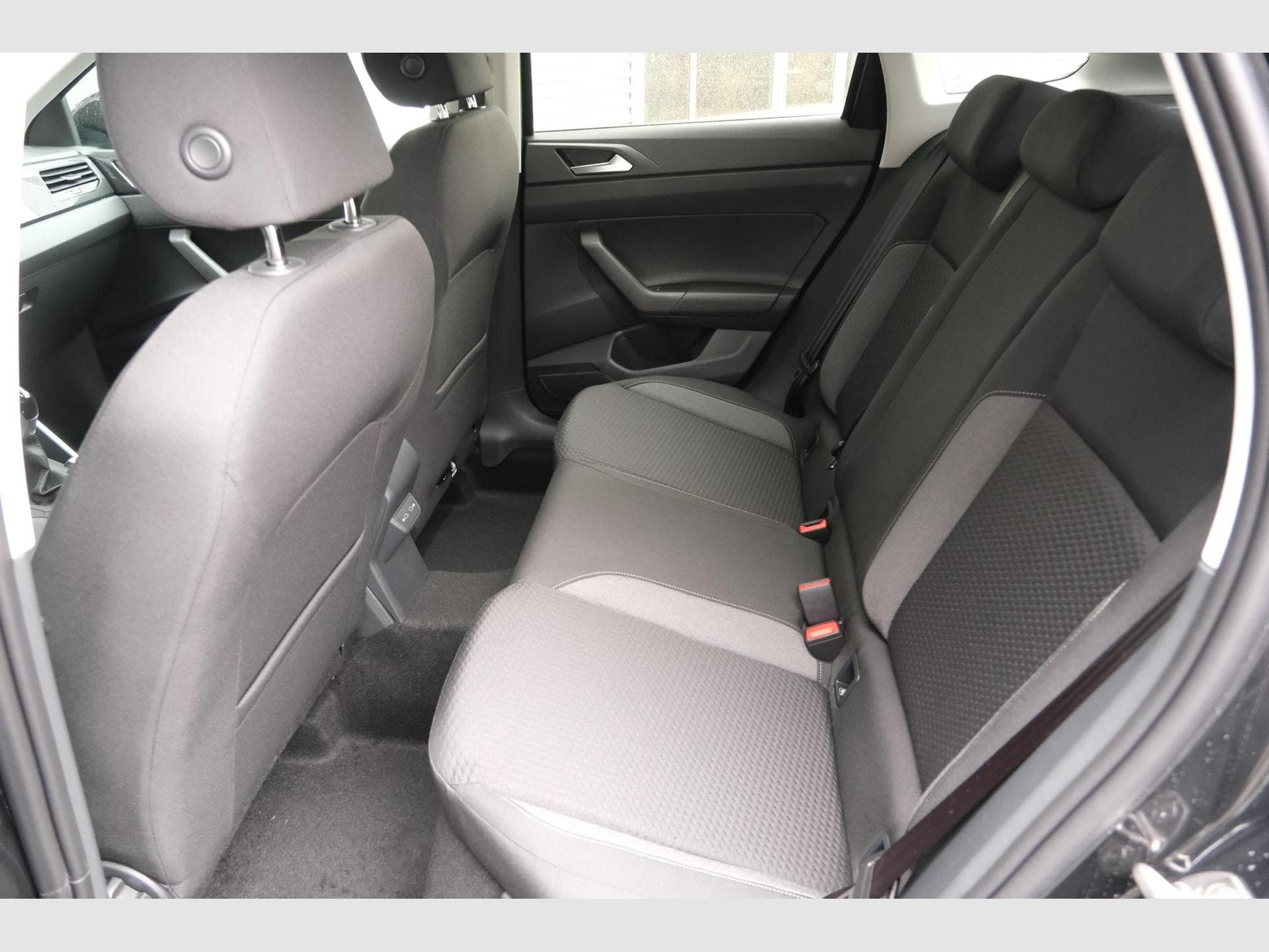 VW Taigo 1.0 TSI Life (2025) - Photo 9