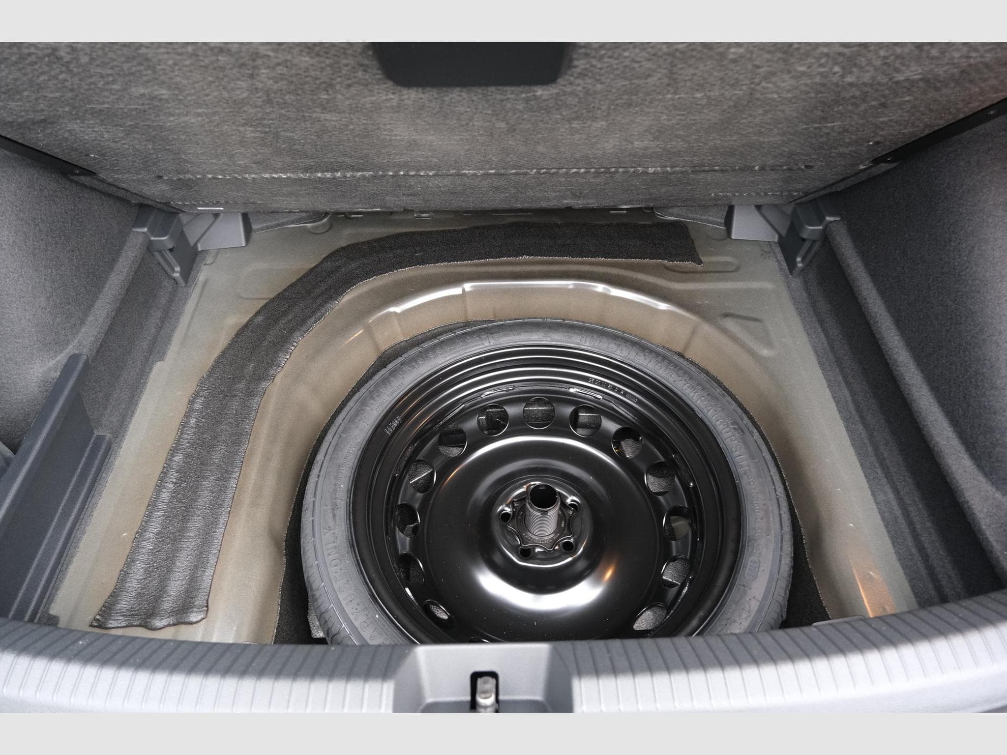 VW Taigo 1.0 TSI DSG (2025) - Photo 24