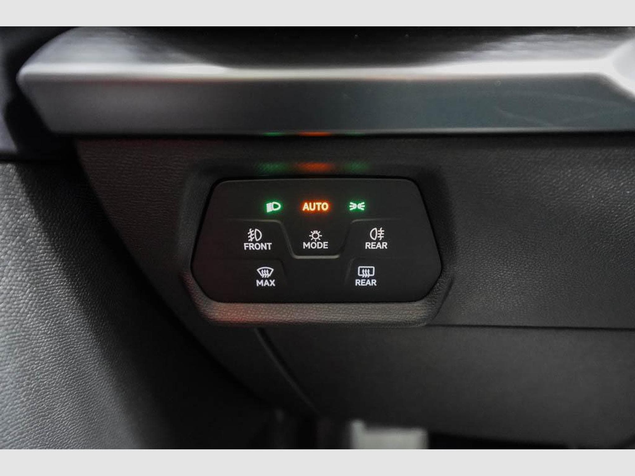 Cupra Formentor 1,5 eTSI DSG (2026) - Photo 11