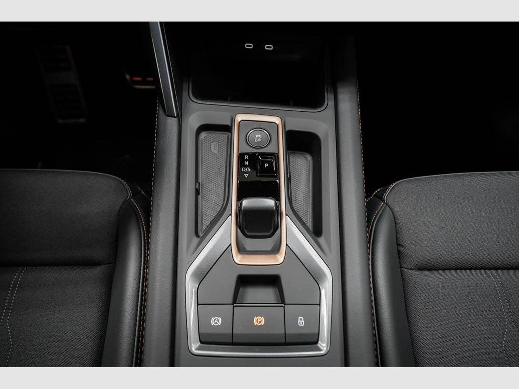 Cupra Formentor 1,5 eTSI DSG (2026) - Photo 12