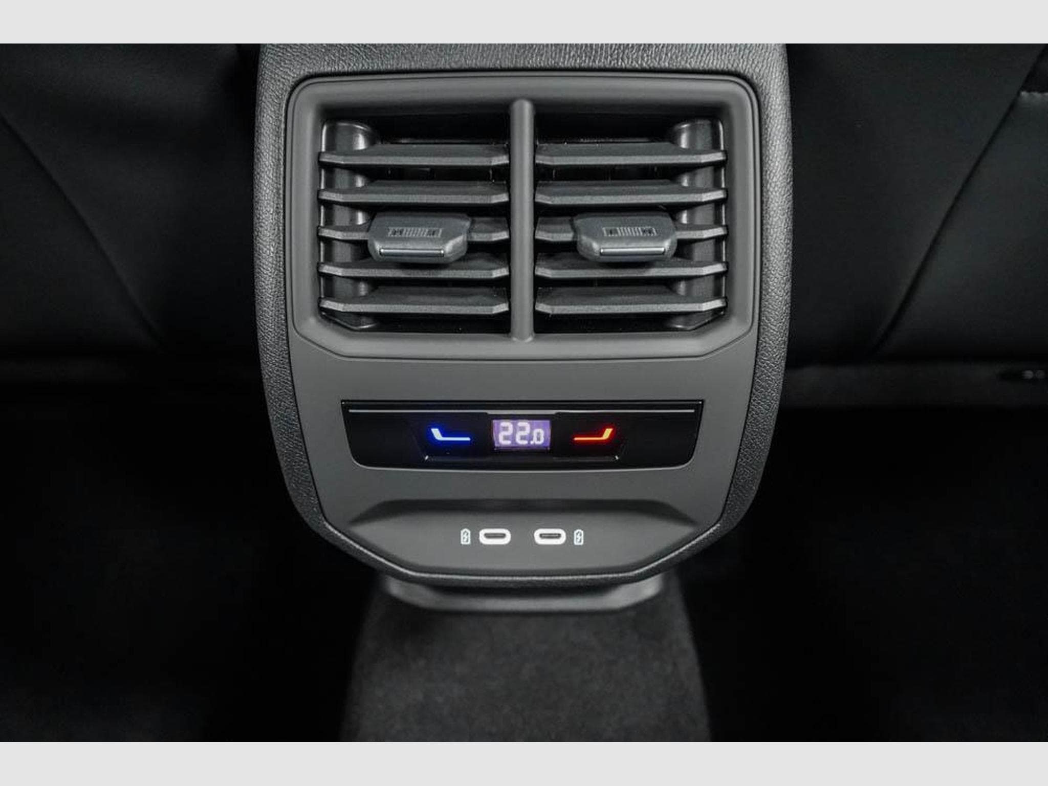 Cupra Formentor 1,5 eTSI DSG (2026) - Photo 17