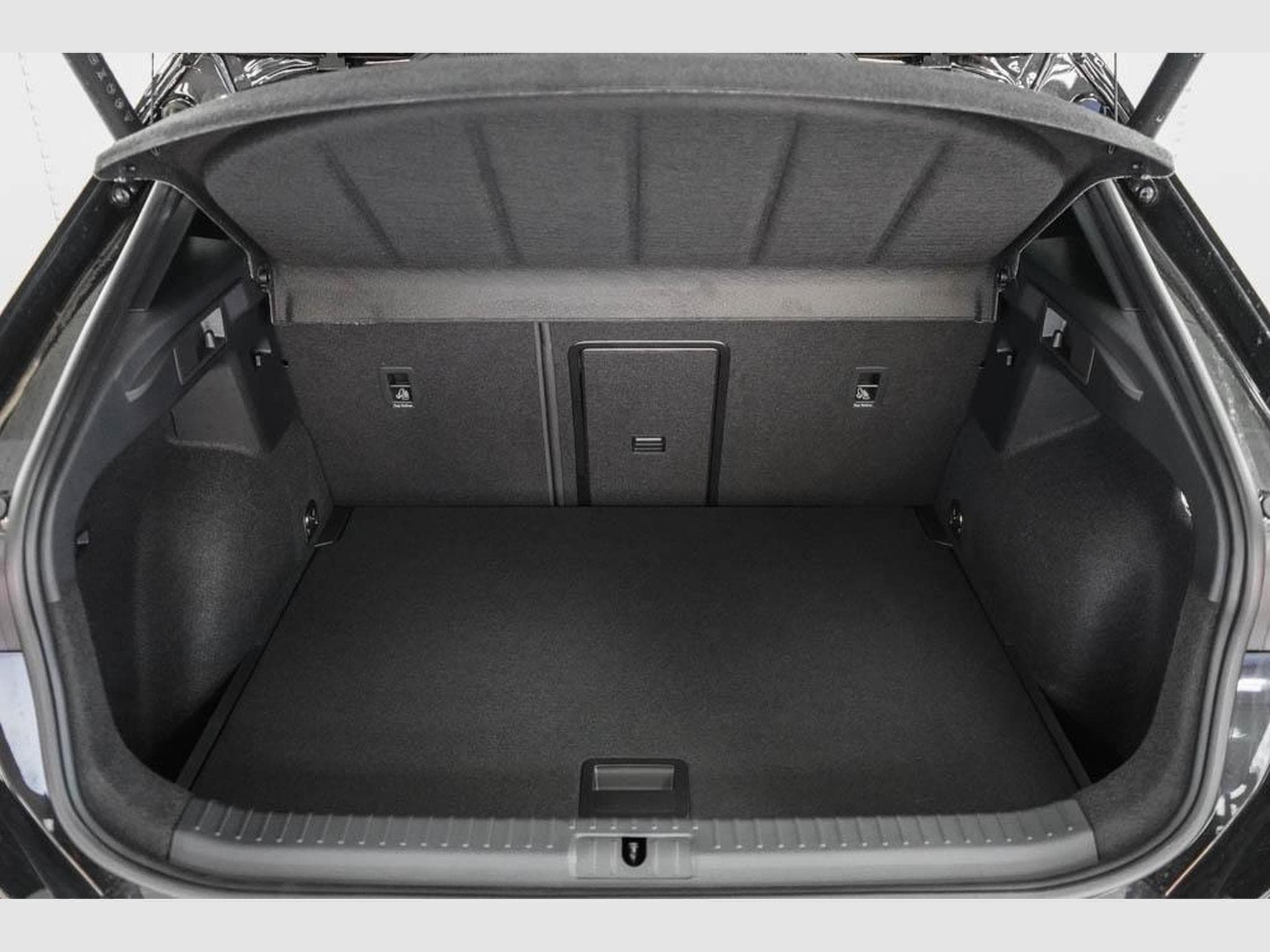 Cupra Formentor 1,5 eTSI DSG (2026) - Photo 18