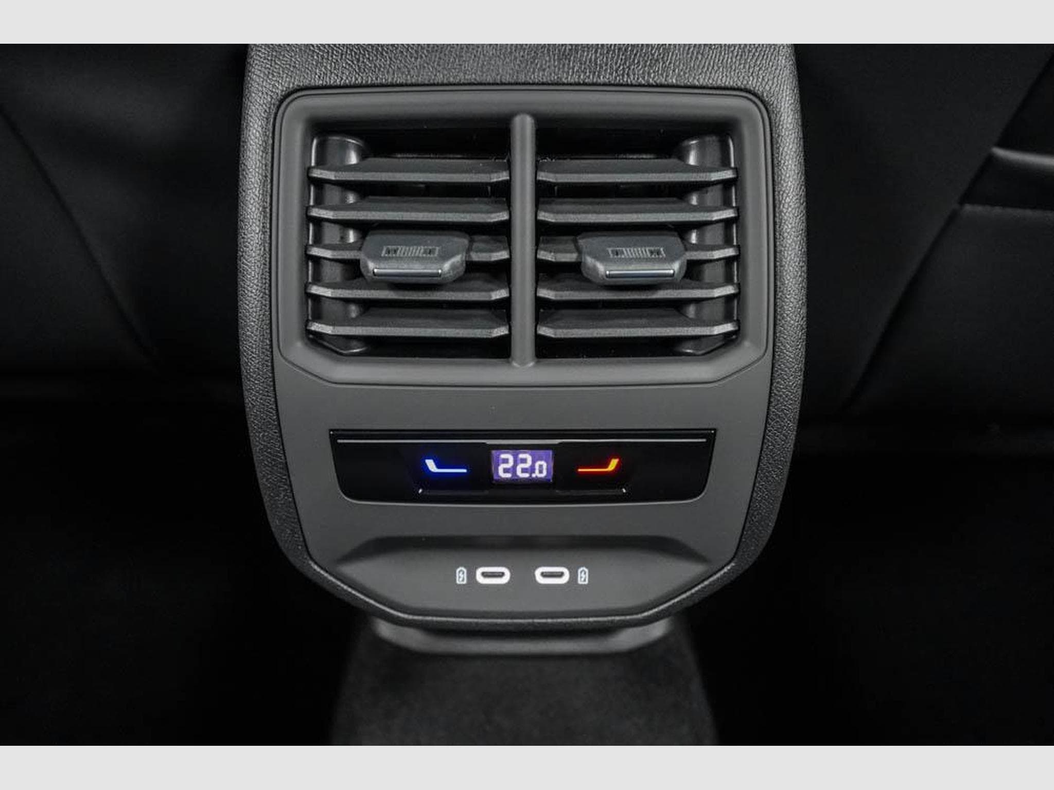 Cupra Formentor 1,5 eTSI DSG (2026) - Photo 17