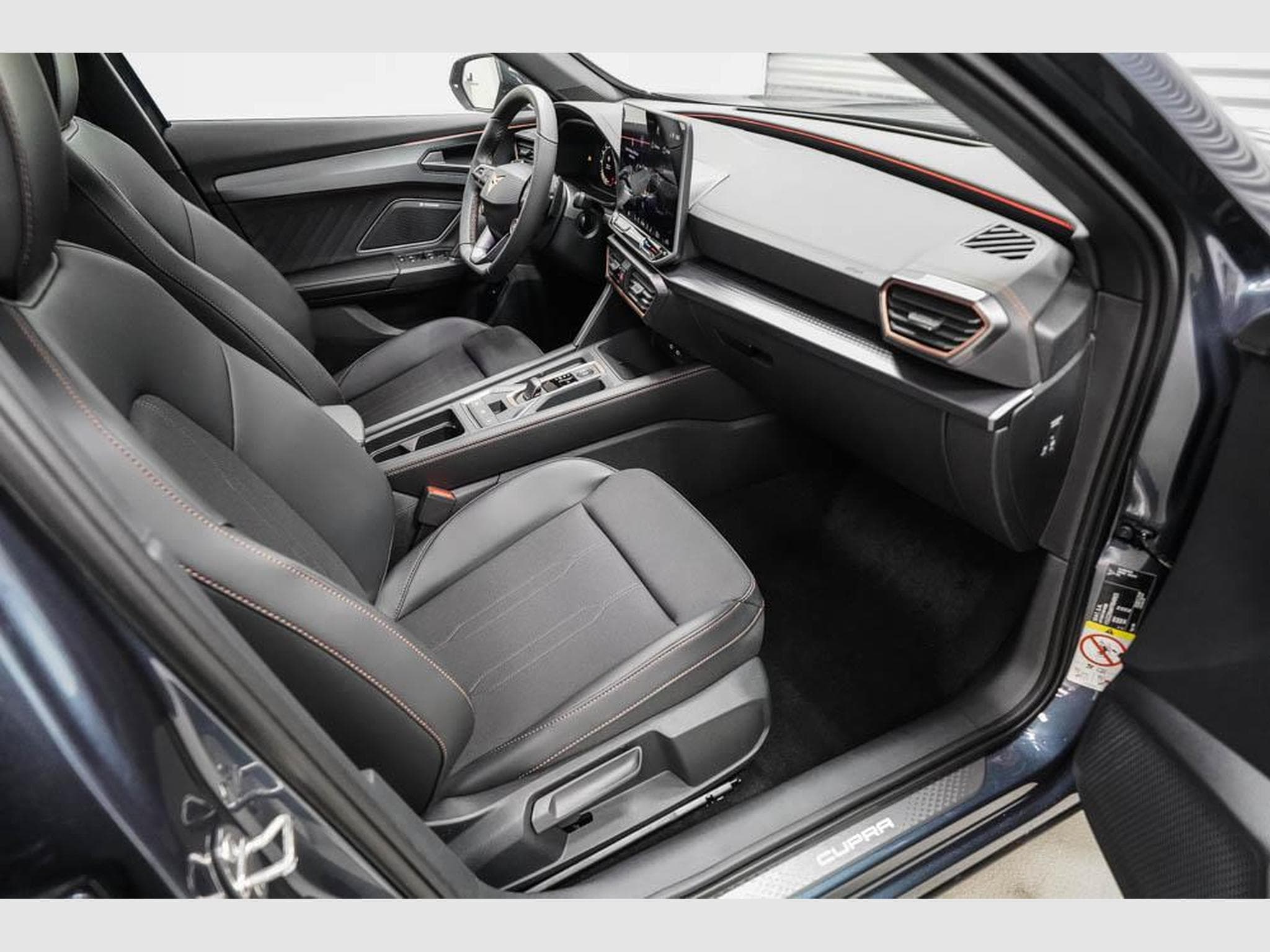 Cupra Formentor 1,5 eTSI DSG (2026) - Photo 21