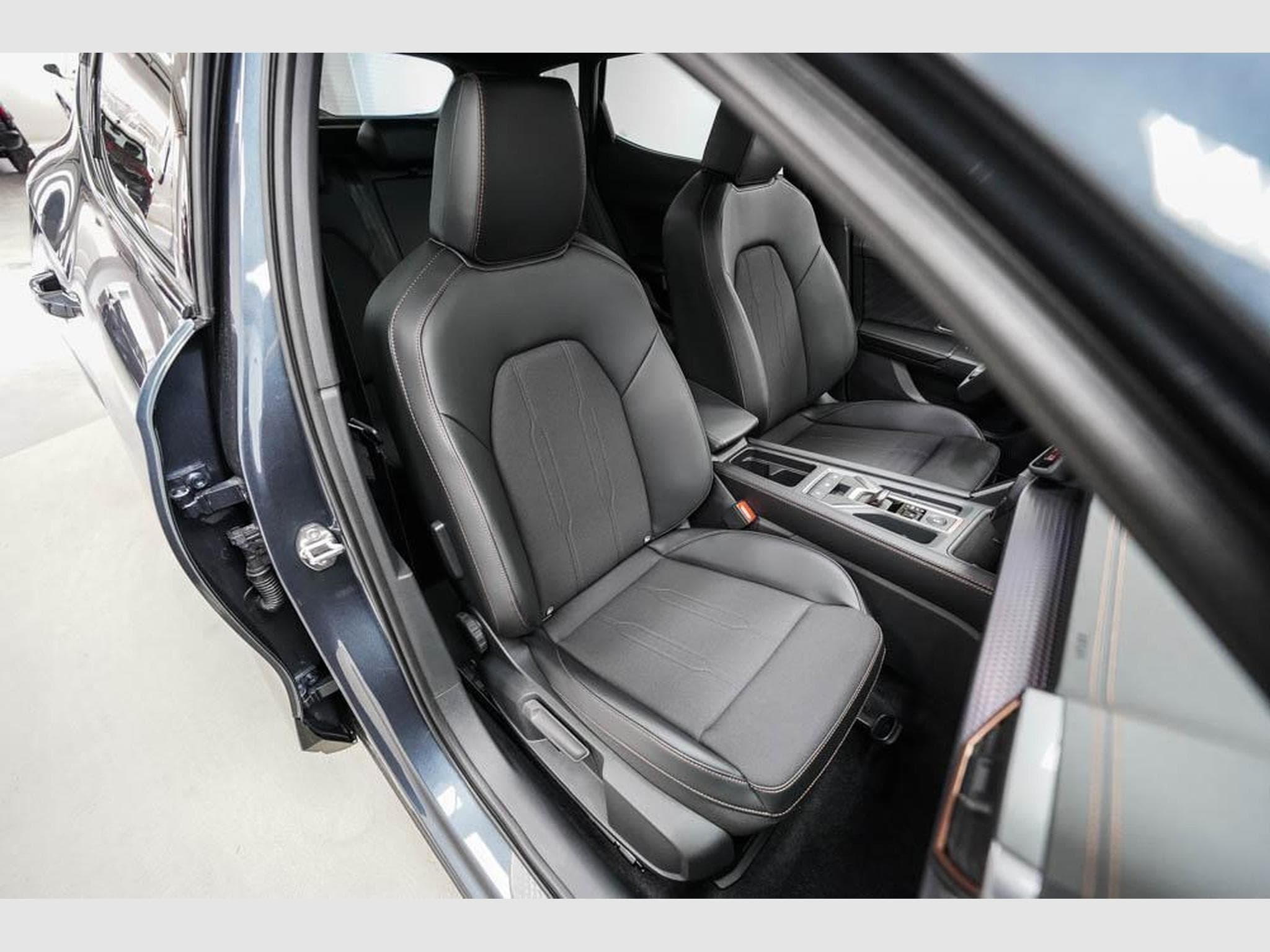 Cupra Formentor 1,5 eTSI DSG (2026) - Photo 22