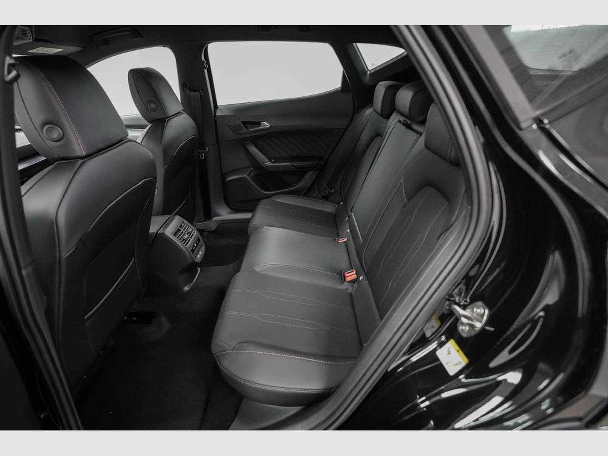 Cupra Formentor 1,5 eTSI DSG (2026) - Photo 16