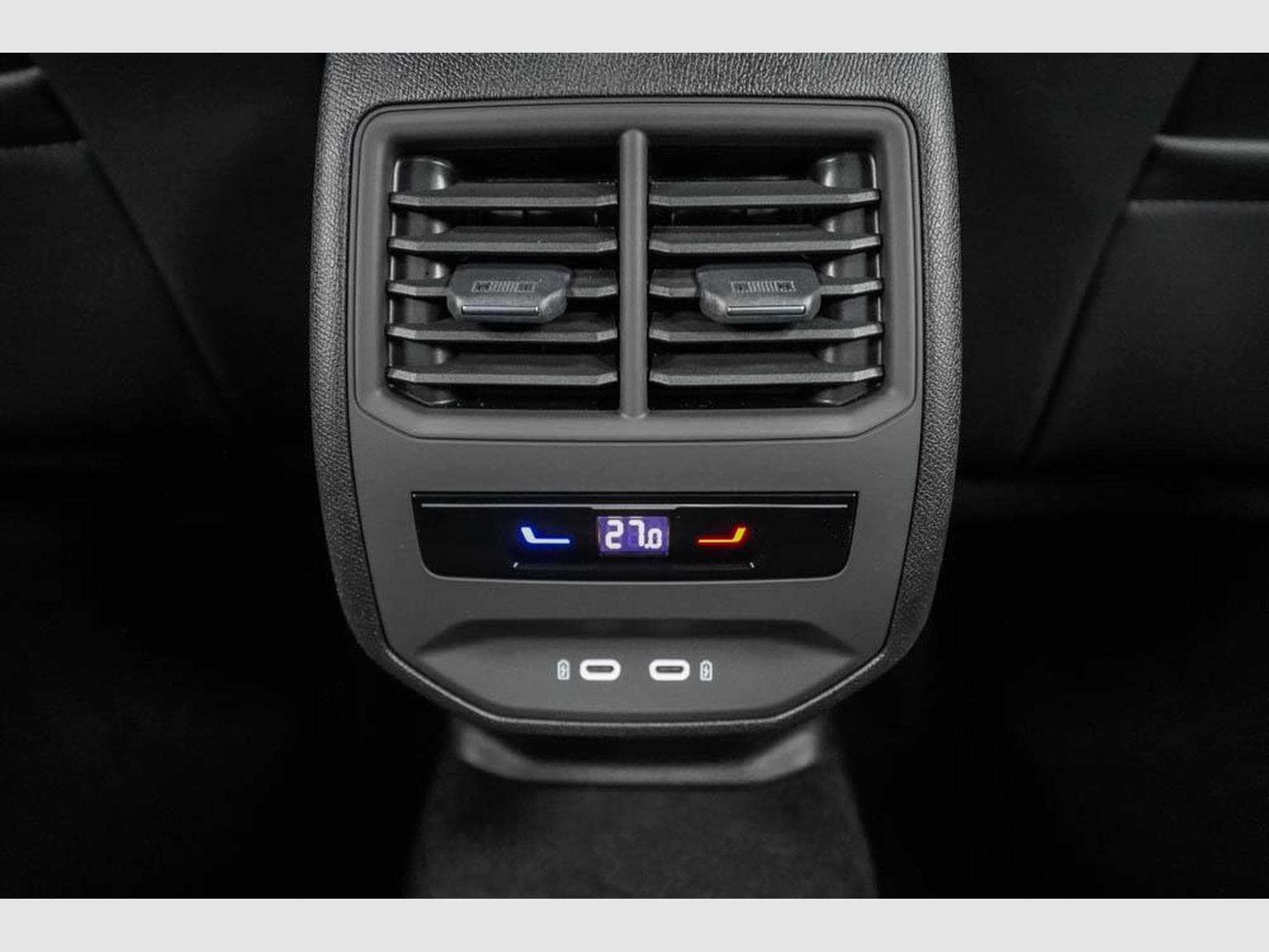 Cupra Formentor 1,5 eTSI DSG (2026) - Photo 17