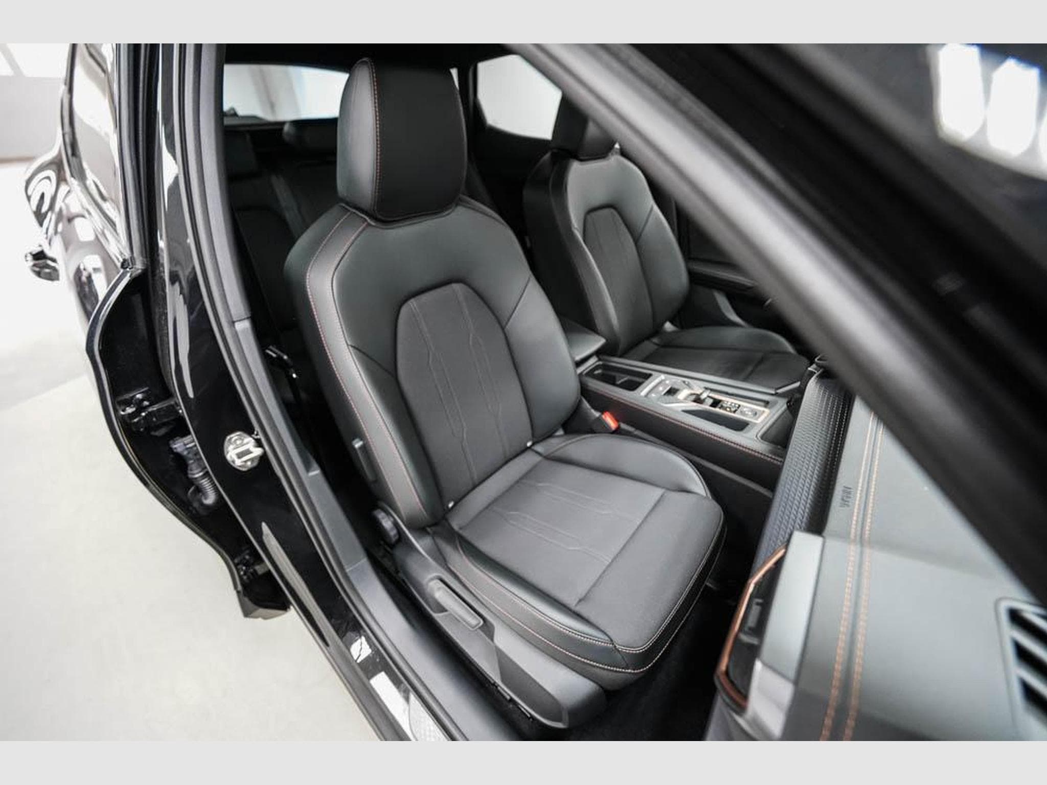 Cupra Formentor 1,5 eTSI DSG (2026) - Photo 22