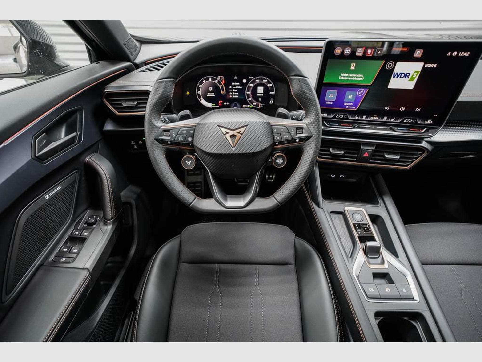 Cupra Formentor 1,5 eTSI DSG (2026) - Photo 8