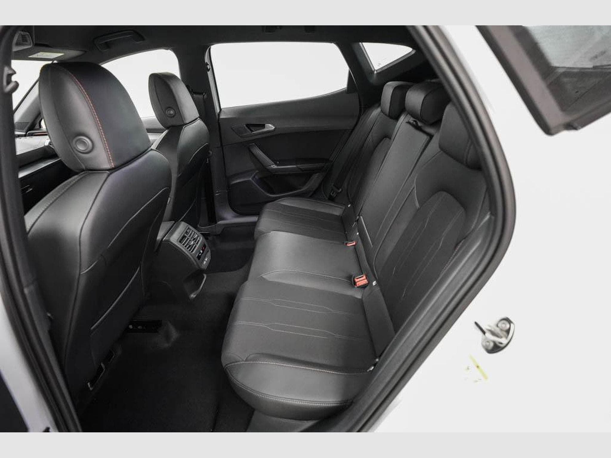 Cupra Formentor 1,5 eTSI DSG (2026) - Foto 16