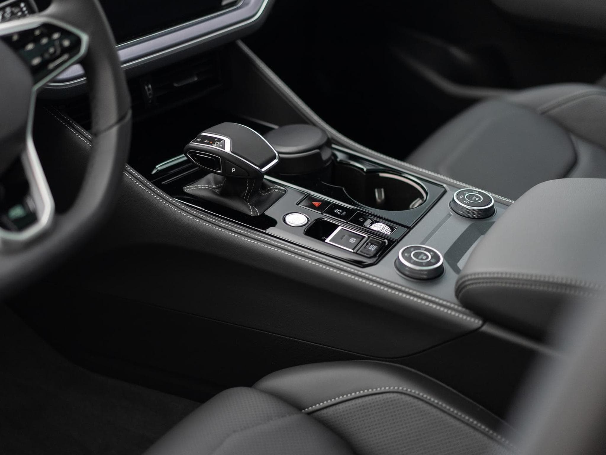 VW Touareg R-Line (2024) - Photo 10