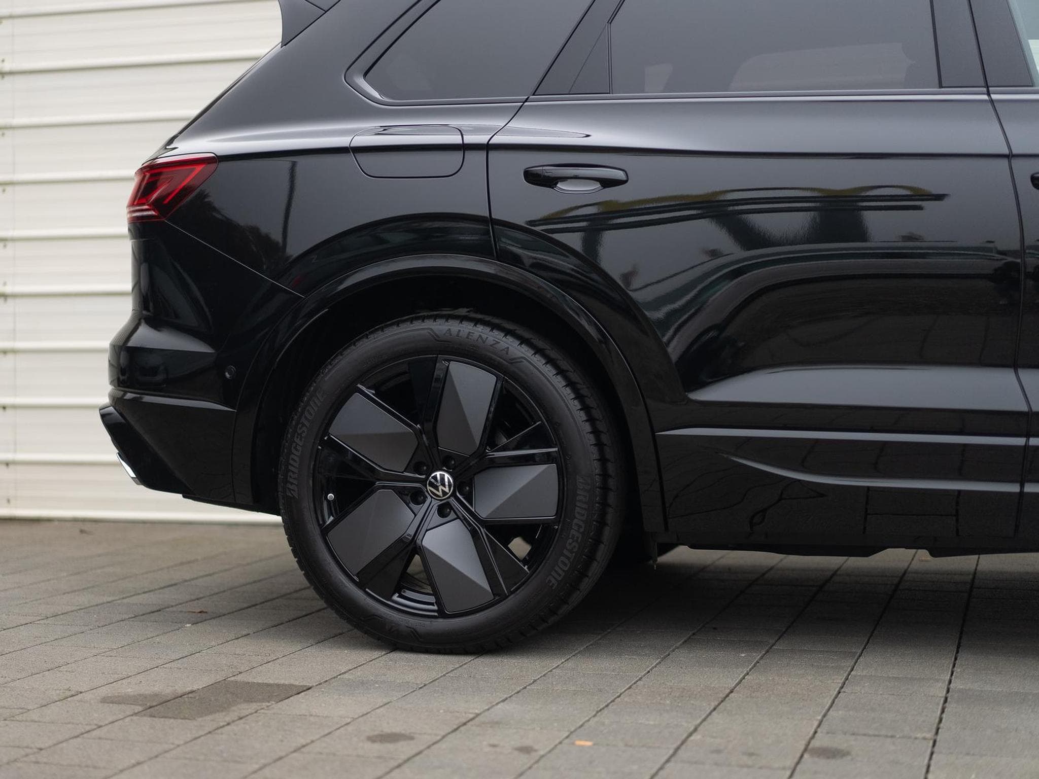 VW Touareg R-Line (2024) - Photo 16