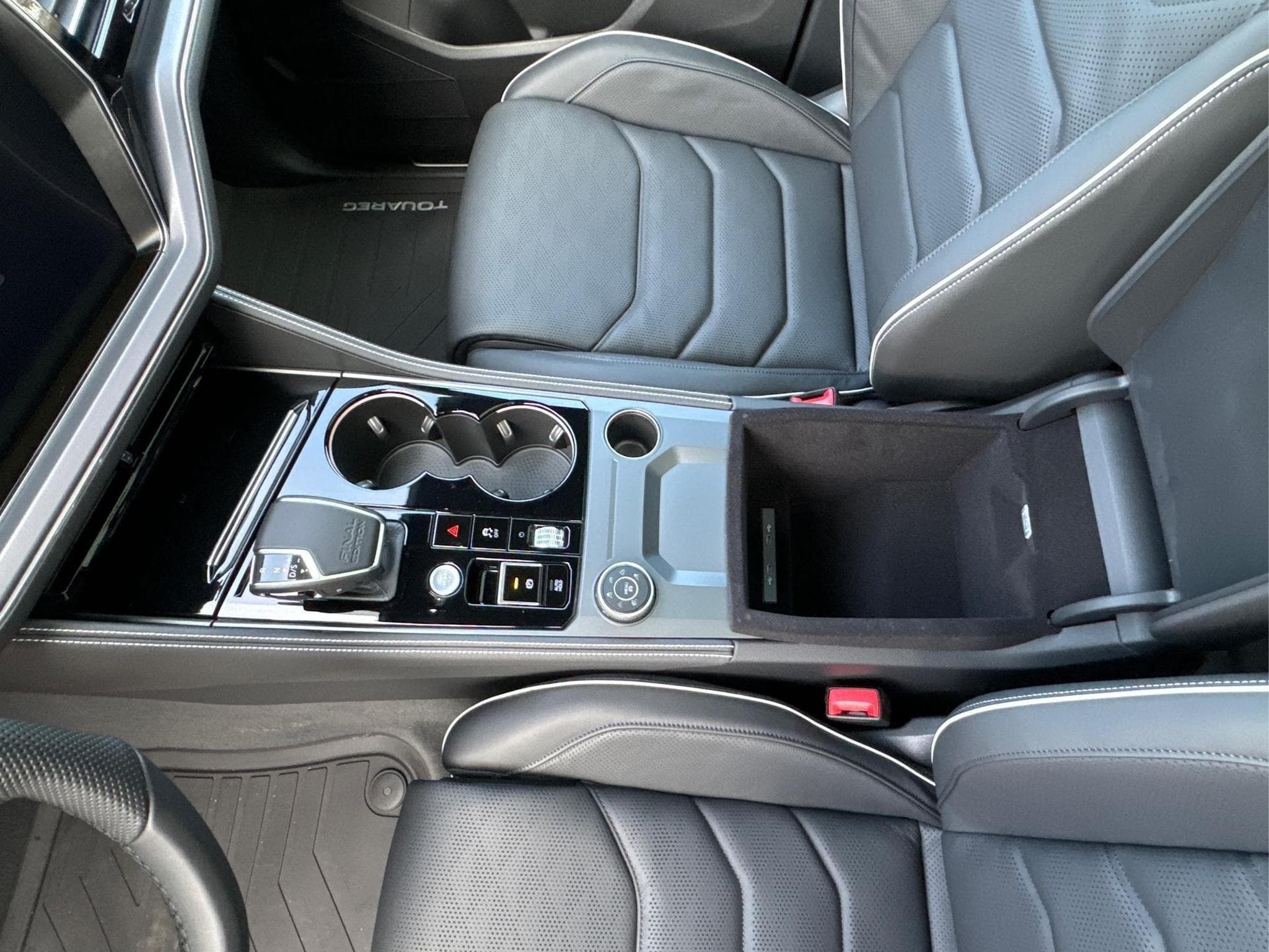 VW Touareg R FINAL EDITION (2026) - Photo 15