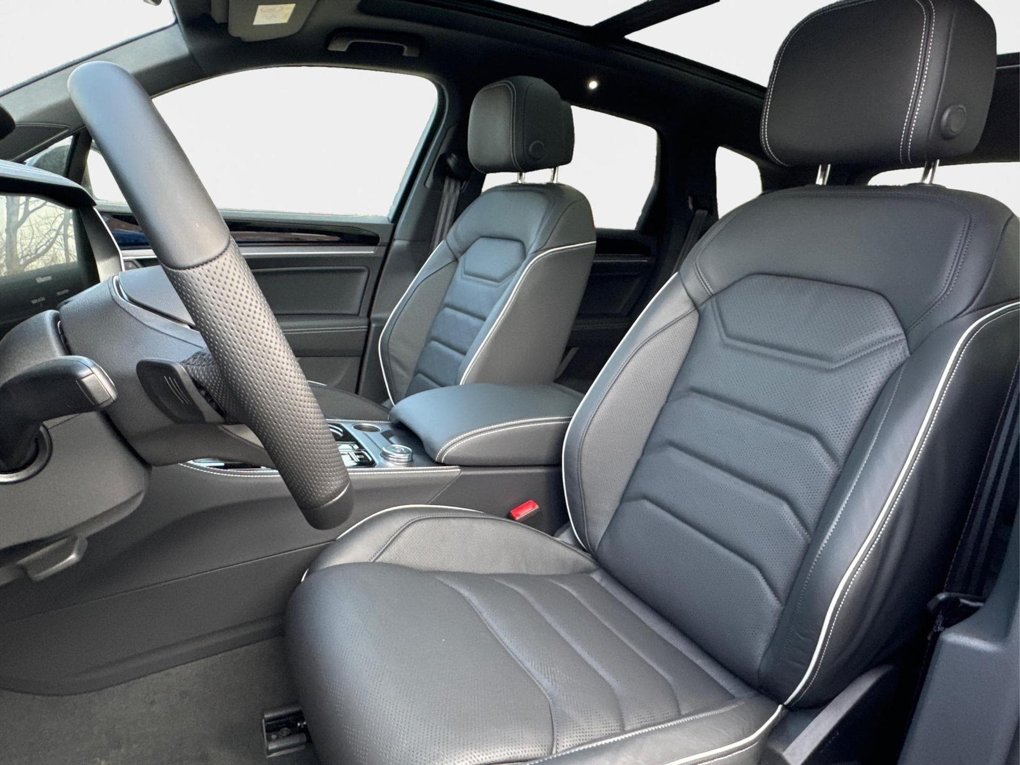 VW Touareg R FINAL EDITION (2026) - Photo 16