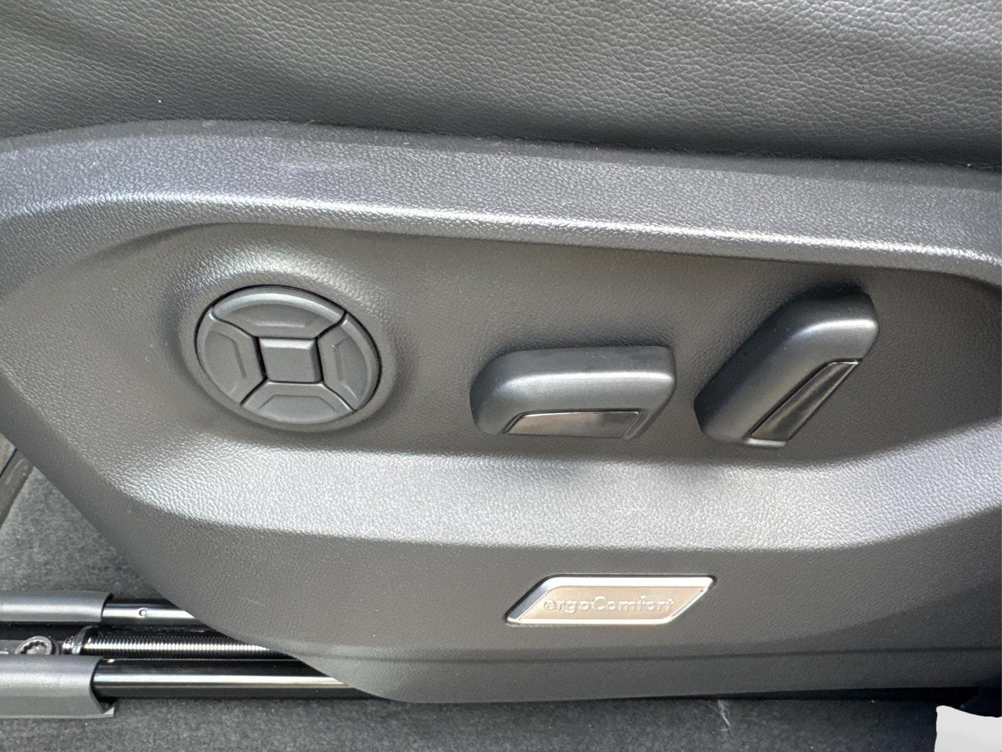 VW Touareg R FINAL EDITION (2026) - Photo 17