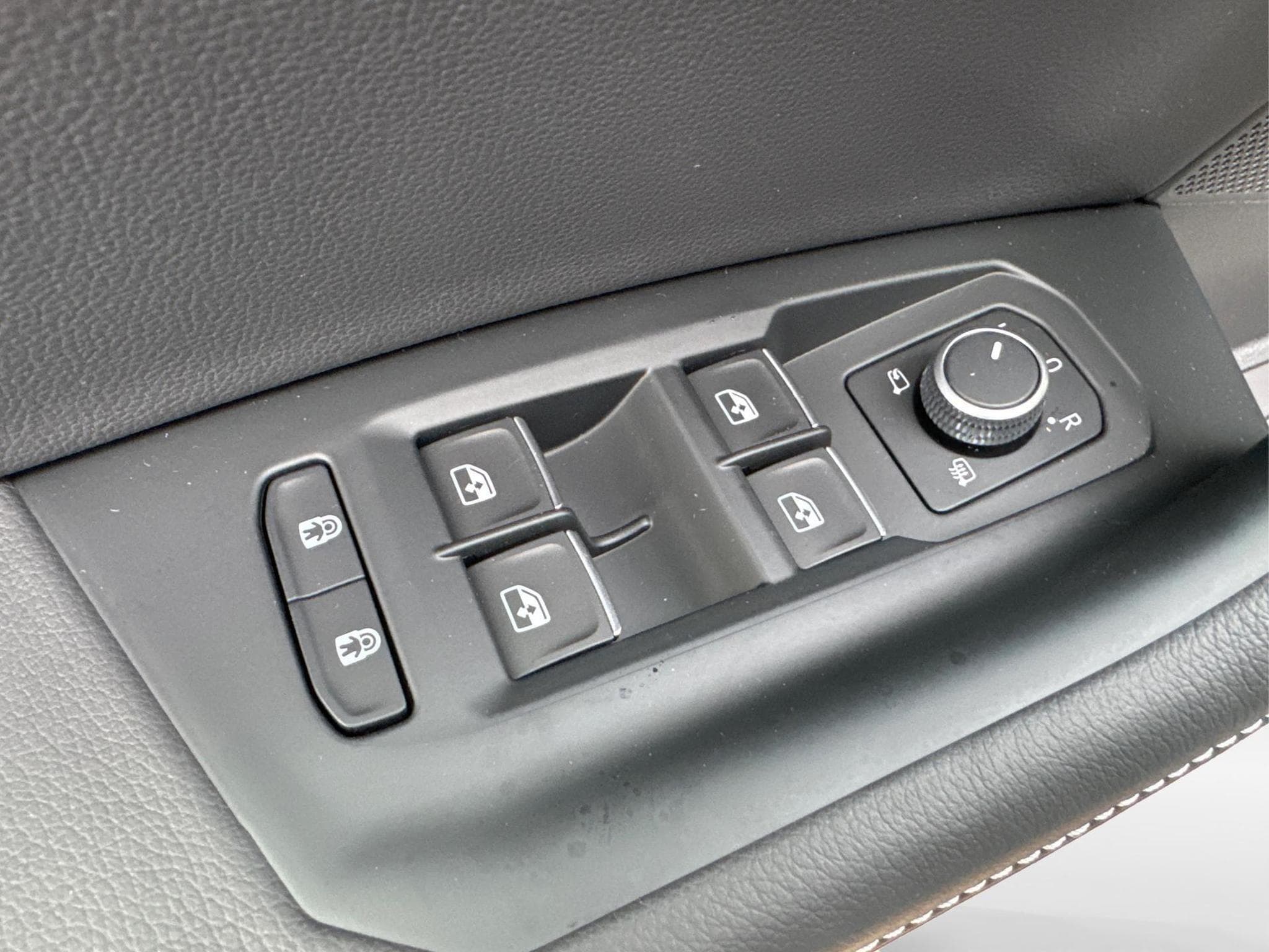 VW Touareg R FINAL EDITION (2026) - Photo 21