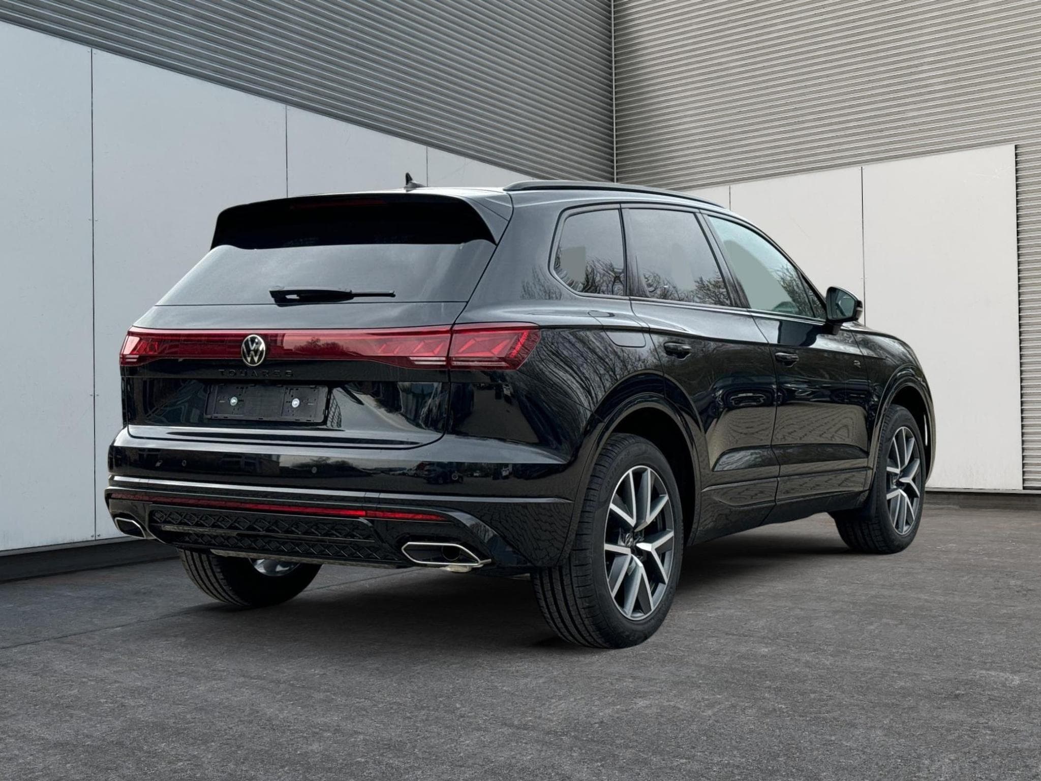 VW Touareg R FINAL EDITION (2026) - Photo 3