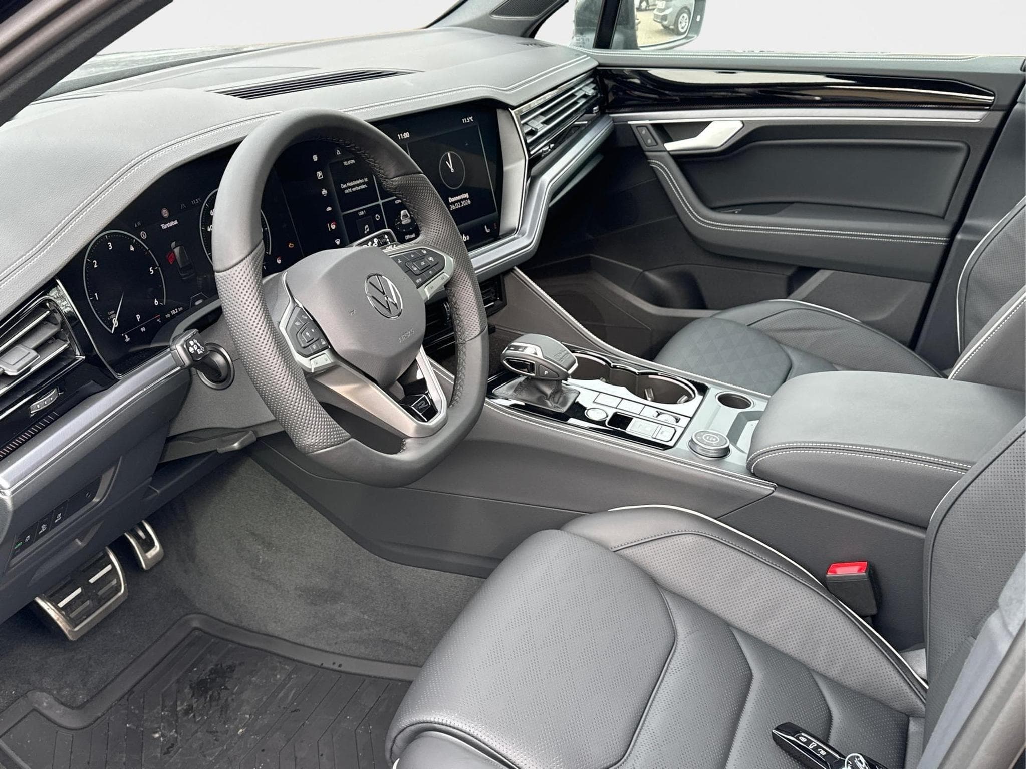 VW Touareg R FINAL EDITION (2026) - Photo 9