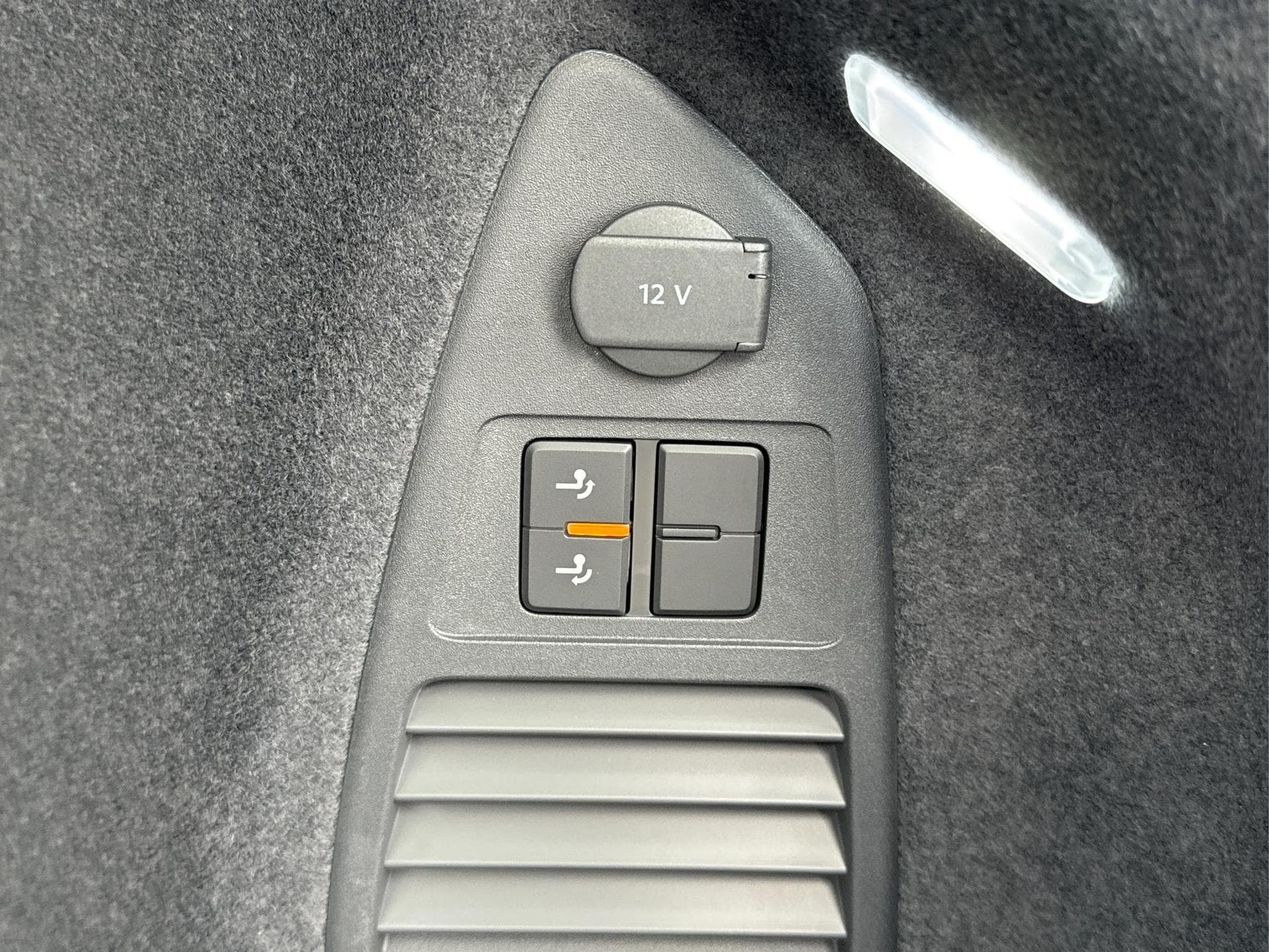 VW Touareg R FINAL EDITION (2026) - Photo 13