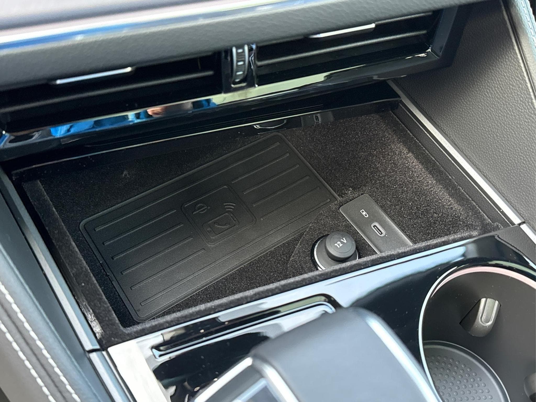 VW Touareg R FINAL EDITION (2026) - Photo 24