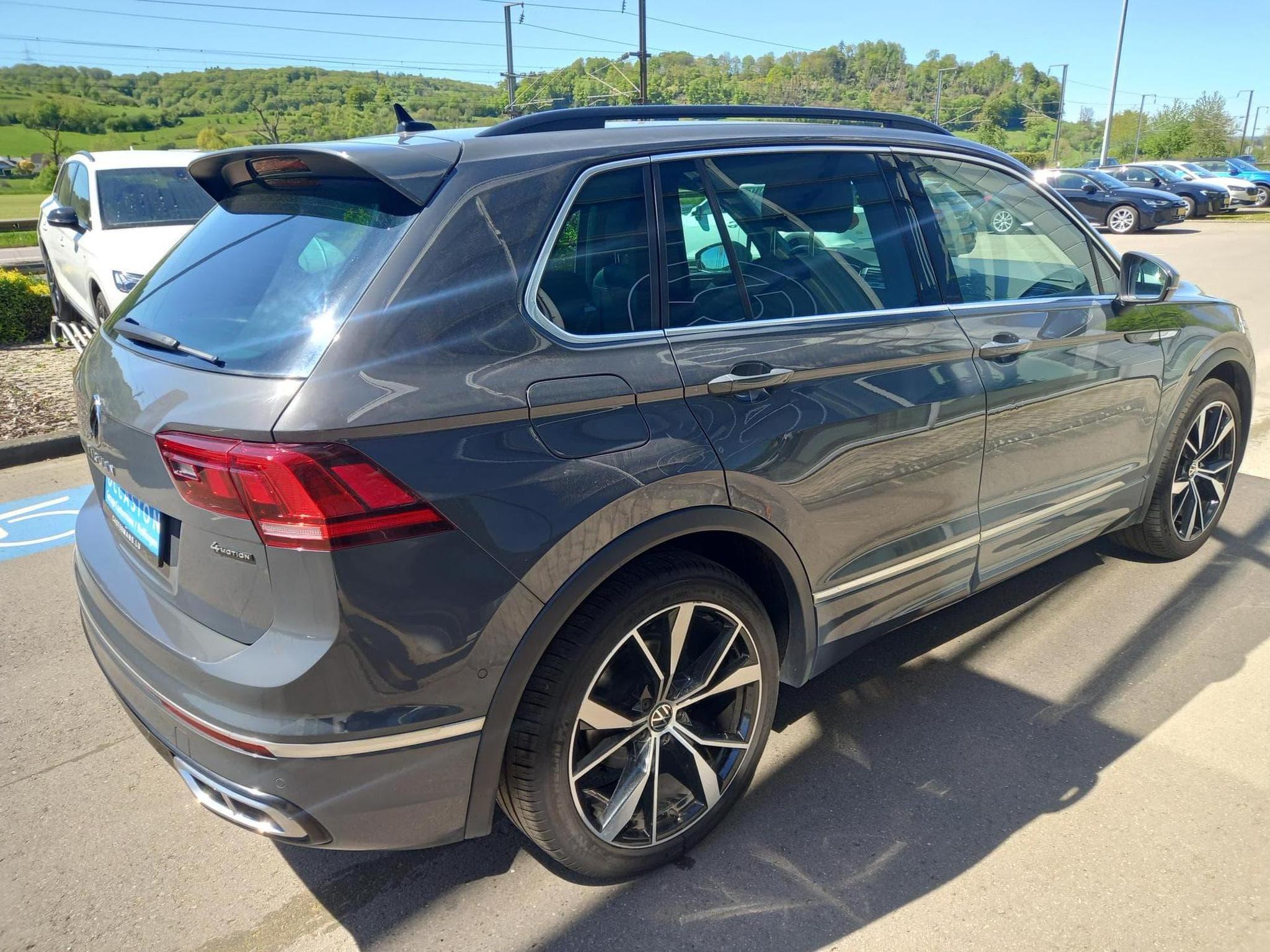 VW Tiguan R-Line 2.0 TDI (2021) - Photo 10