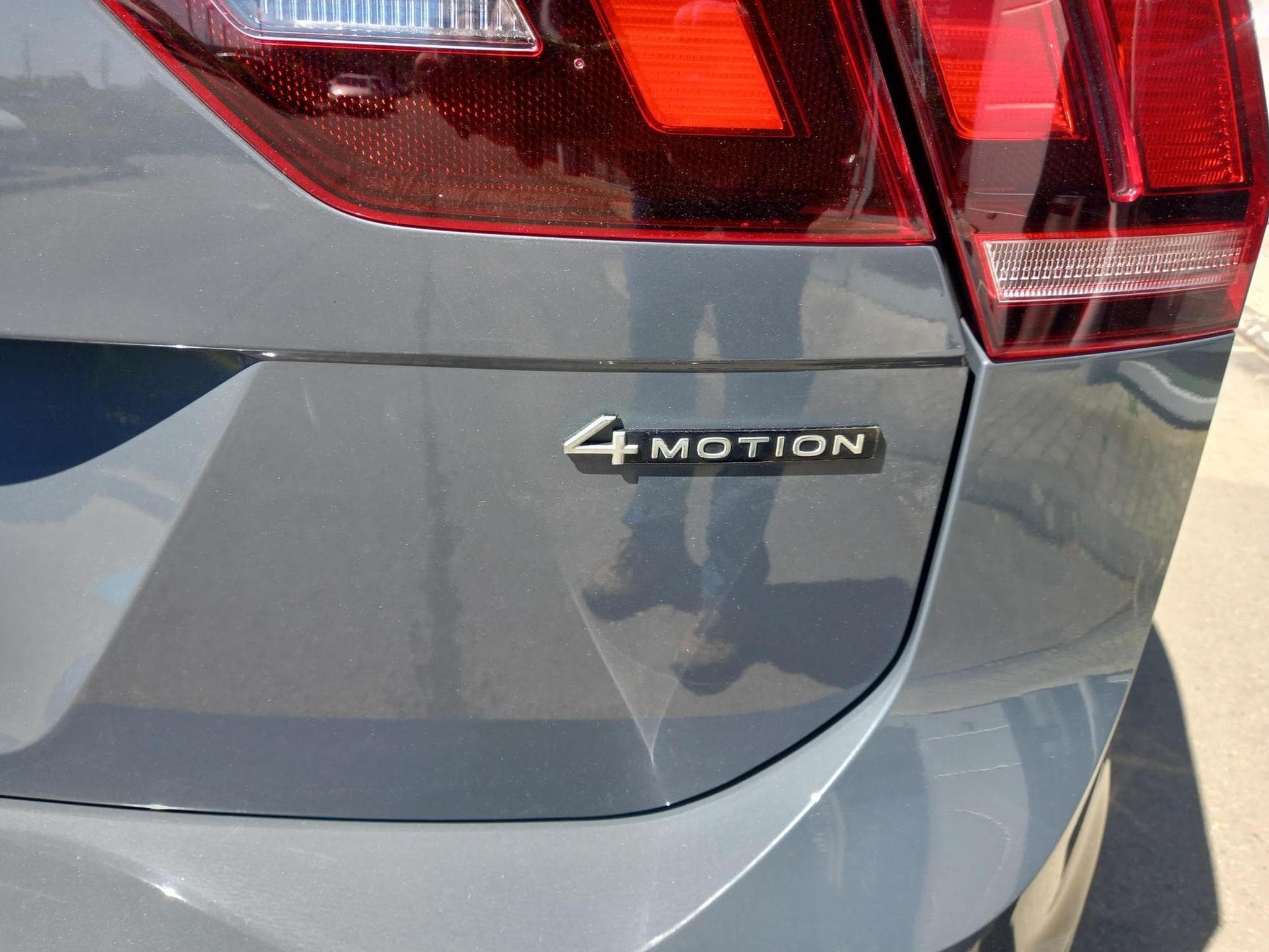 VW Tiguan R-Line 2.0 TDI (2021) - Photo 11