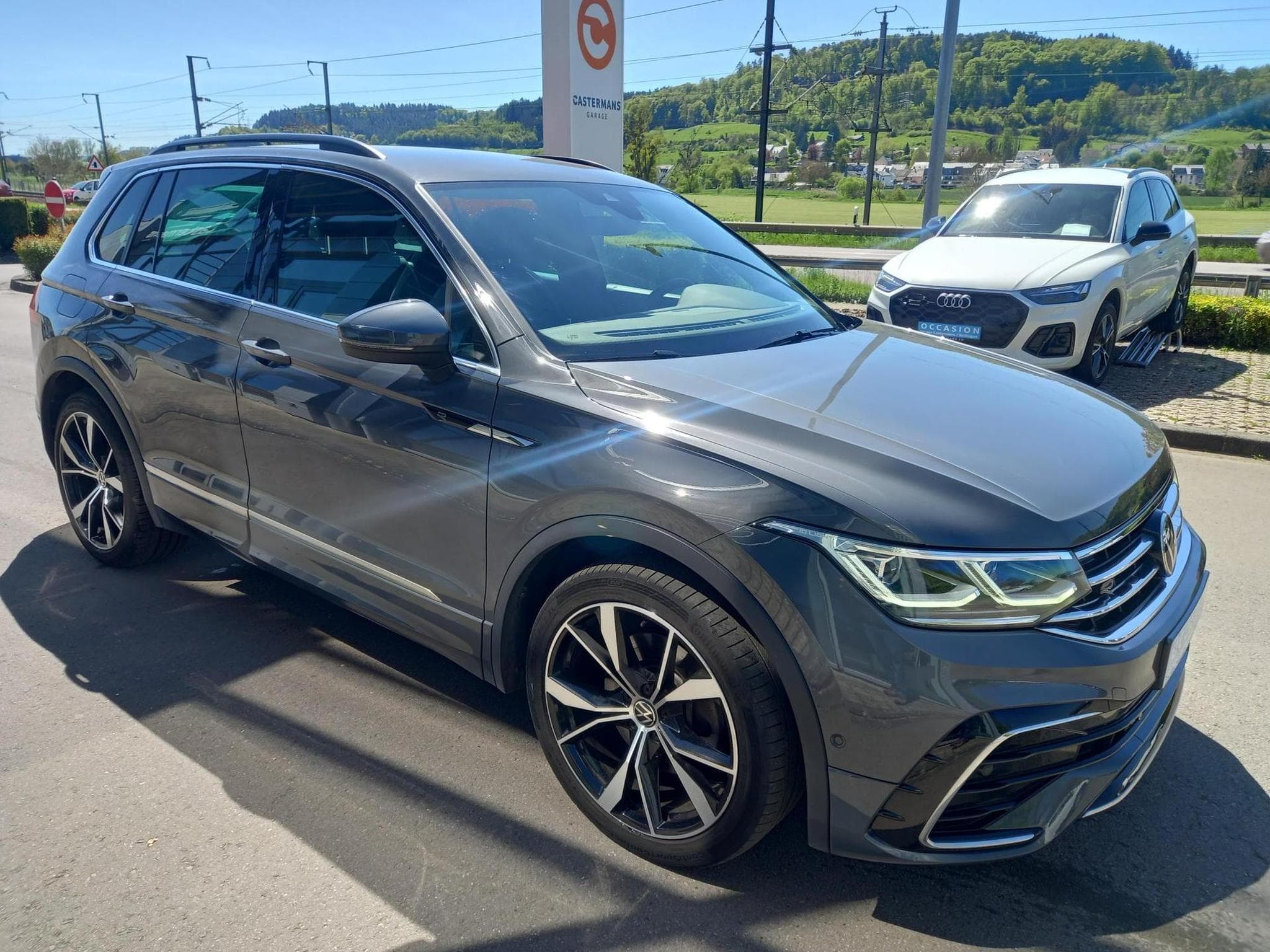 VW Tiguan R-Line 2.0 TDI (2021) - Photo 16