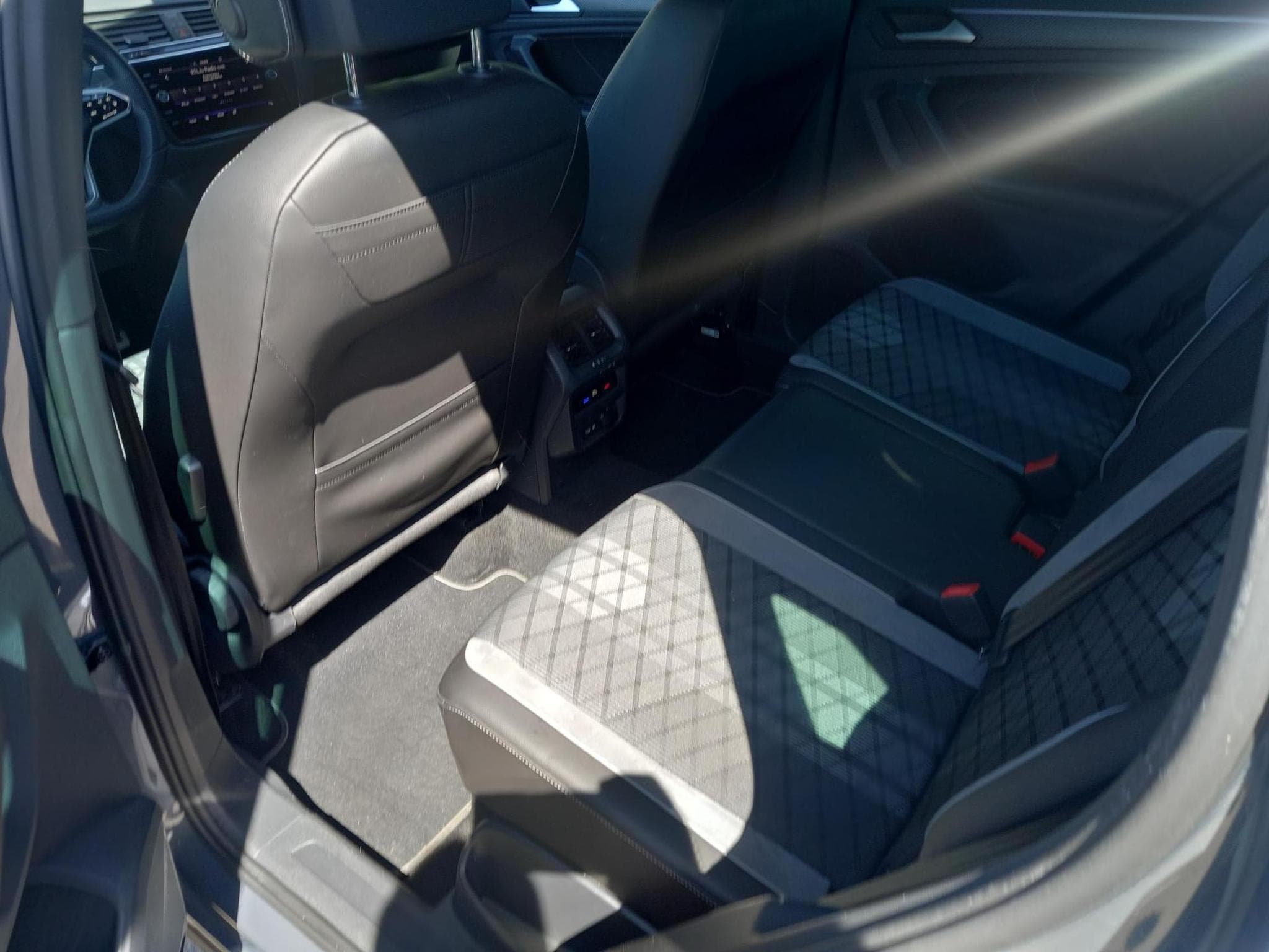 VW Tiguan R-Line 2.0 TDI (2021) - Photo 3