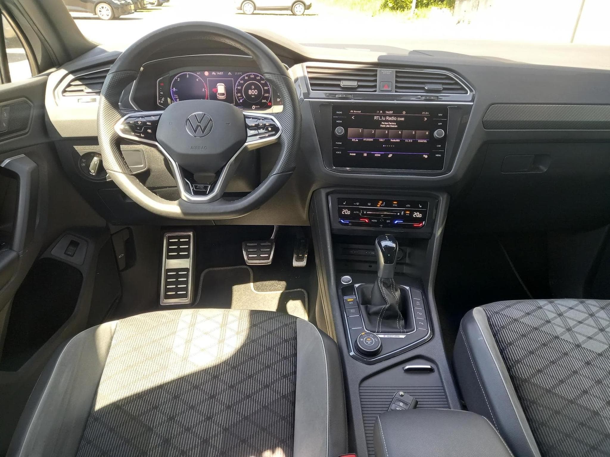 VW Tiguan R-Line 2.0 TDI (2021) - Photo 4