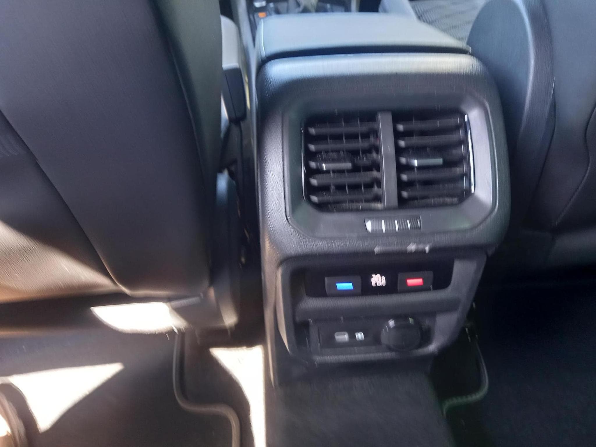 VW Tiguan R-Line 2.0 TDI (2021) - Photo 5