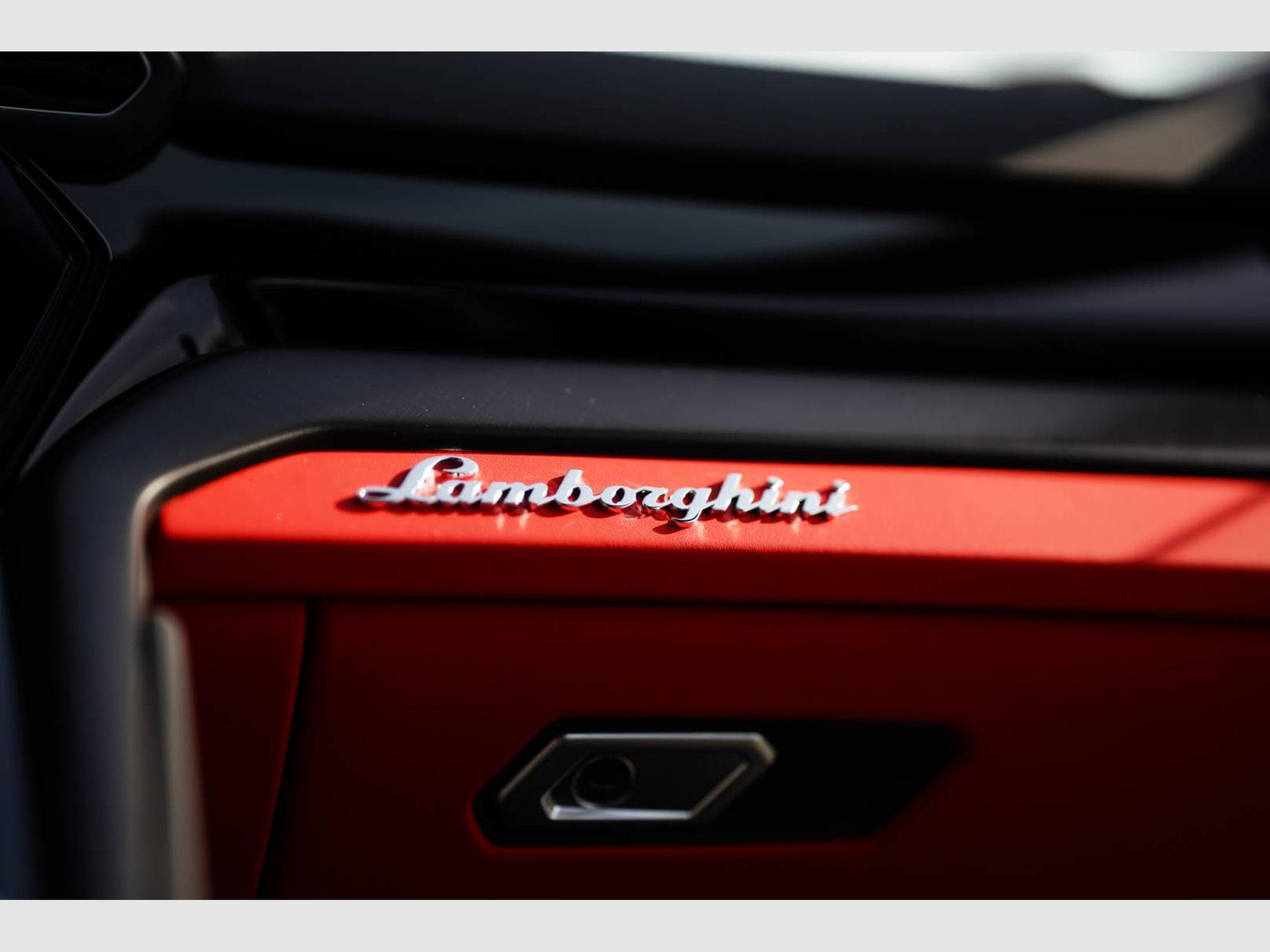 Lamborghini  Urus S V8 4.0L 666CH – Configuration exceptionnelle noir mat – 1è (2025) - Photo 12