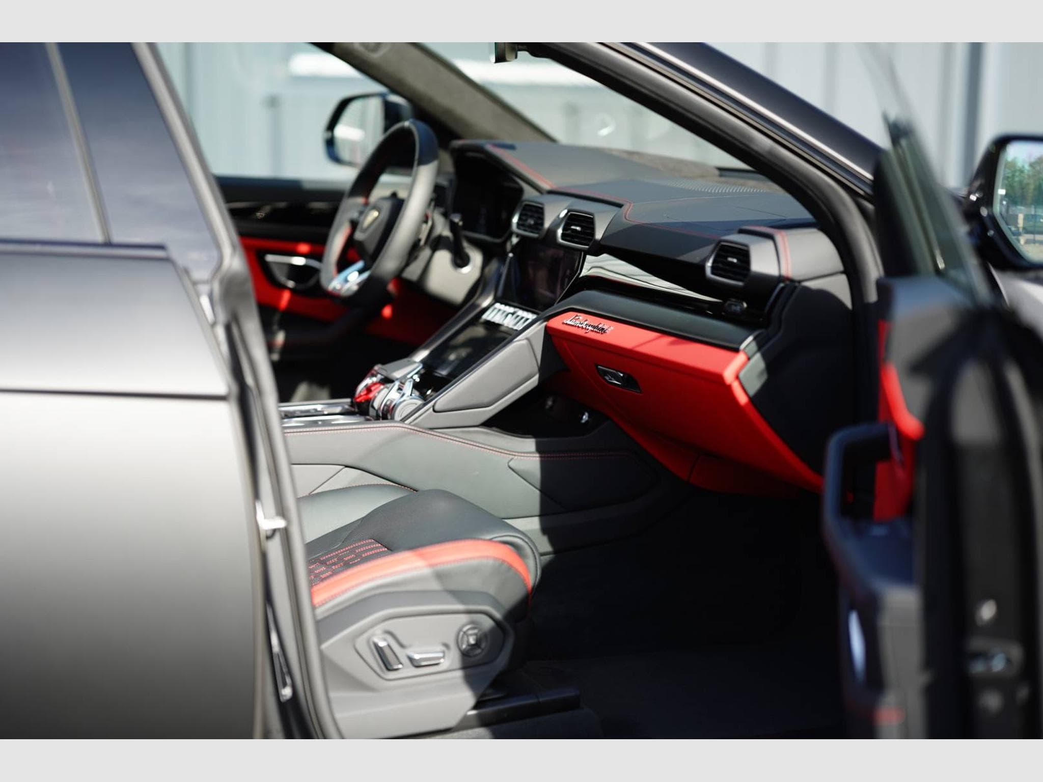 Lamborghini  Urus S V8 4.0L 666CH – Configuration exceptionnelle noir mat – 1è (2025) - Photo 28