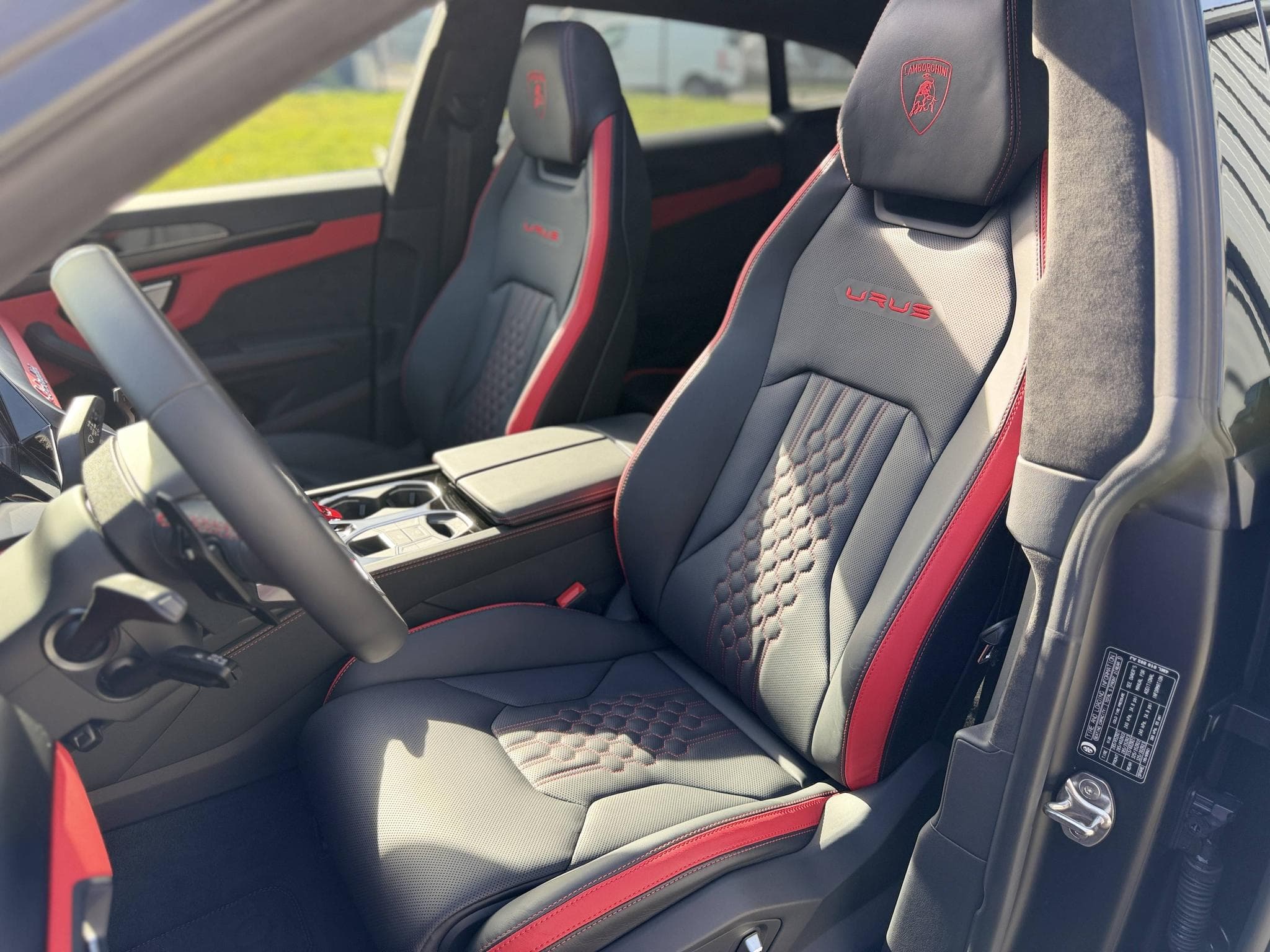 Lamborghini  Urus S V8 4.0L 666CH – Configuration exceptionnelle noir mat – 1è (2025) - Photo 35