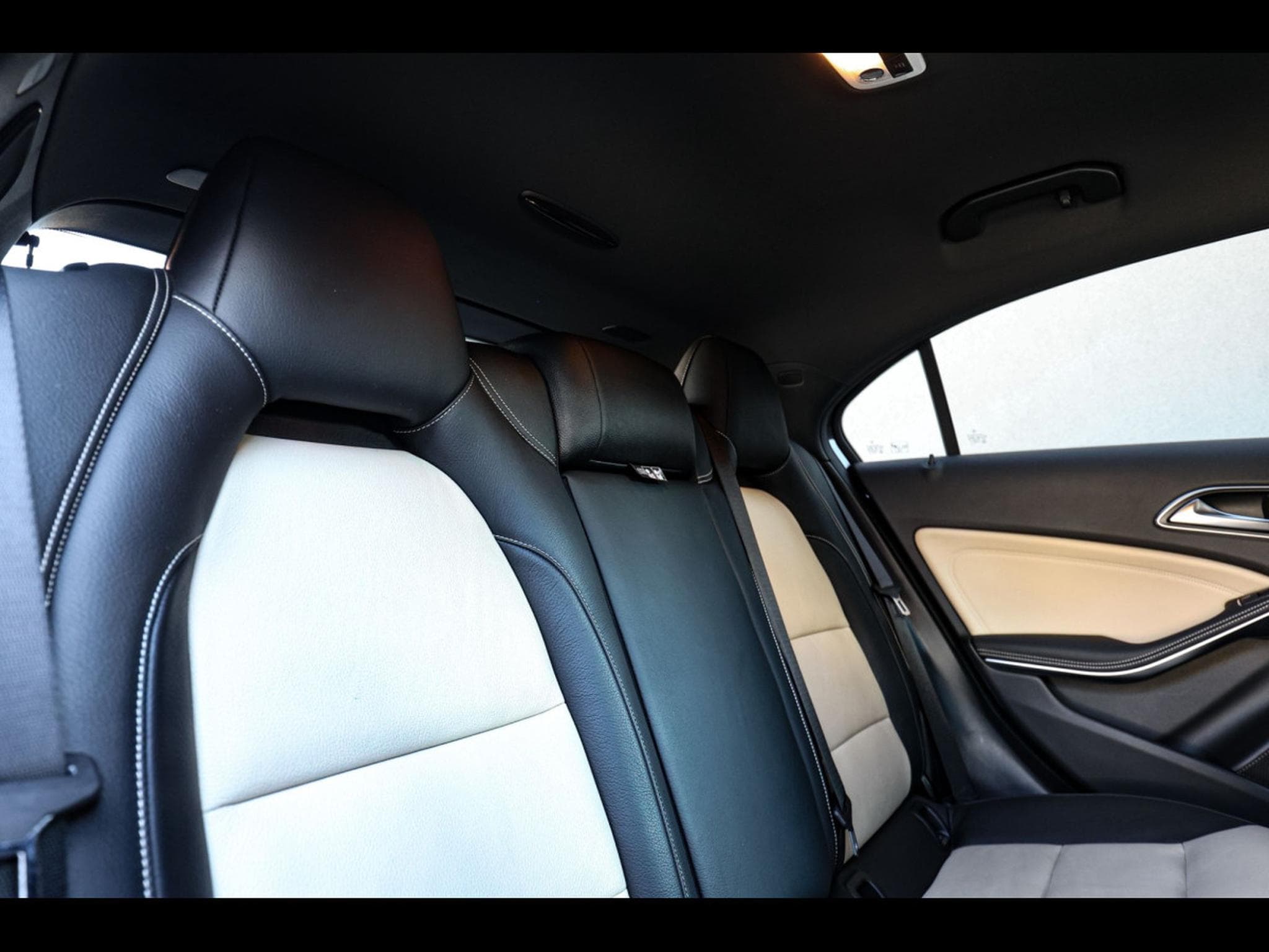 Mercedes A 45 AMG 4MATIC – CAVANSITBLAU METALLIC (2017) - Photo 18