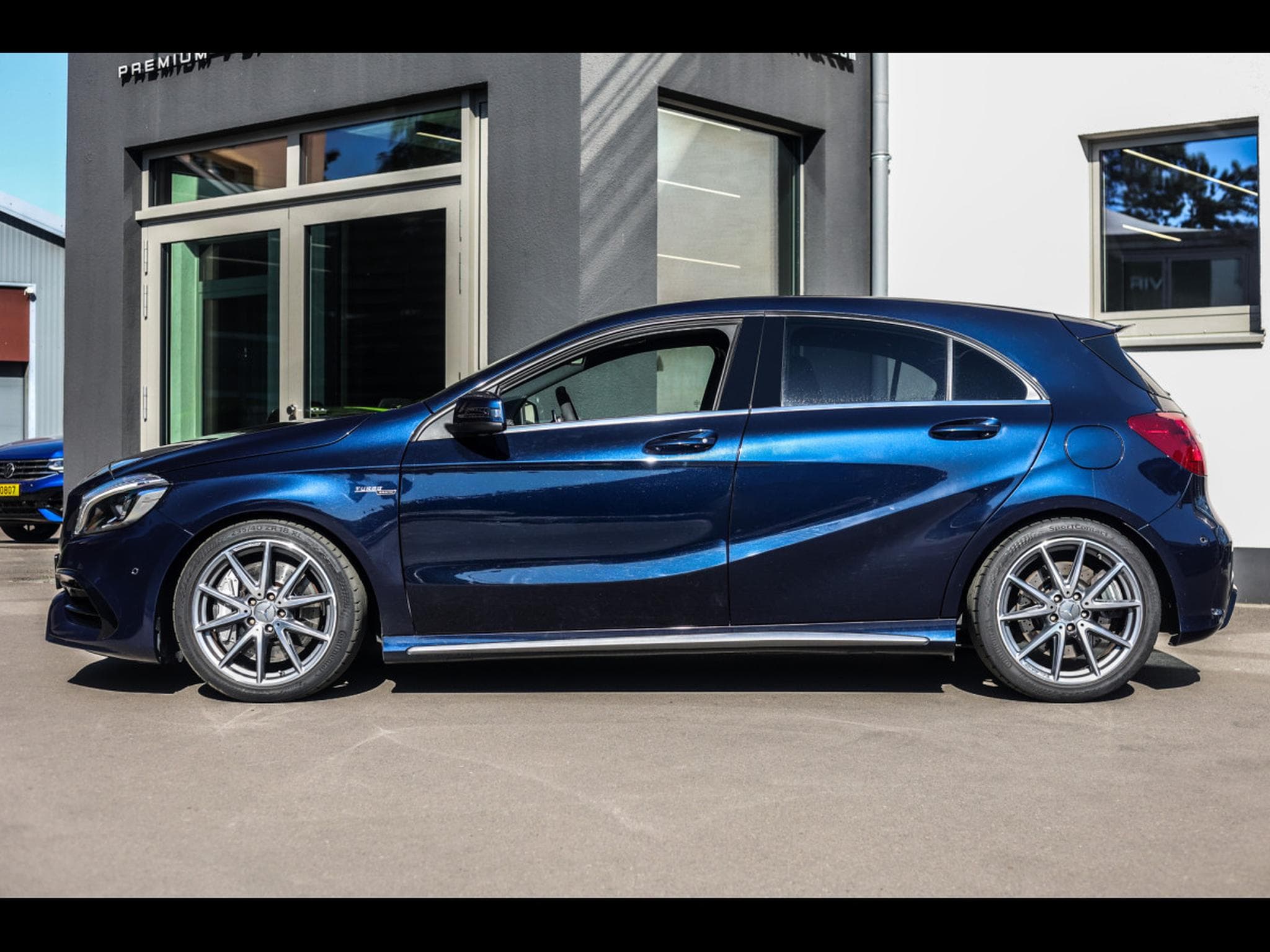 Mercedes A 45 AMG 4MATIC – CAVANSITBLAU METALLIC (2017) - Photo 2