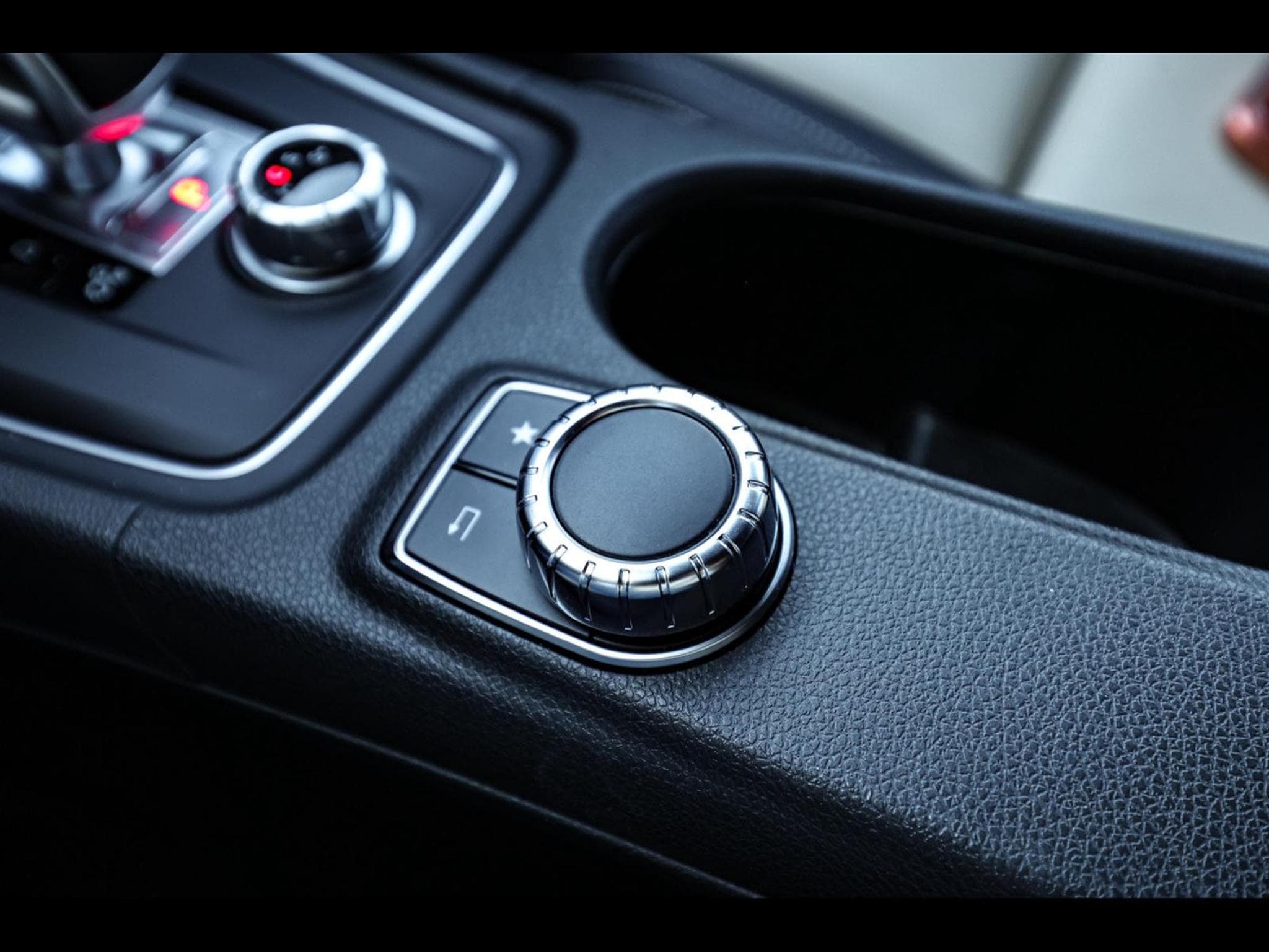 Mercedes A 45 AMG 4MATIC – CAVANSITBLAU METALLIC (2017) - Photo 24