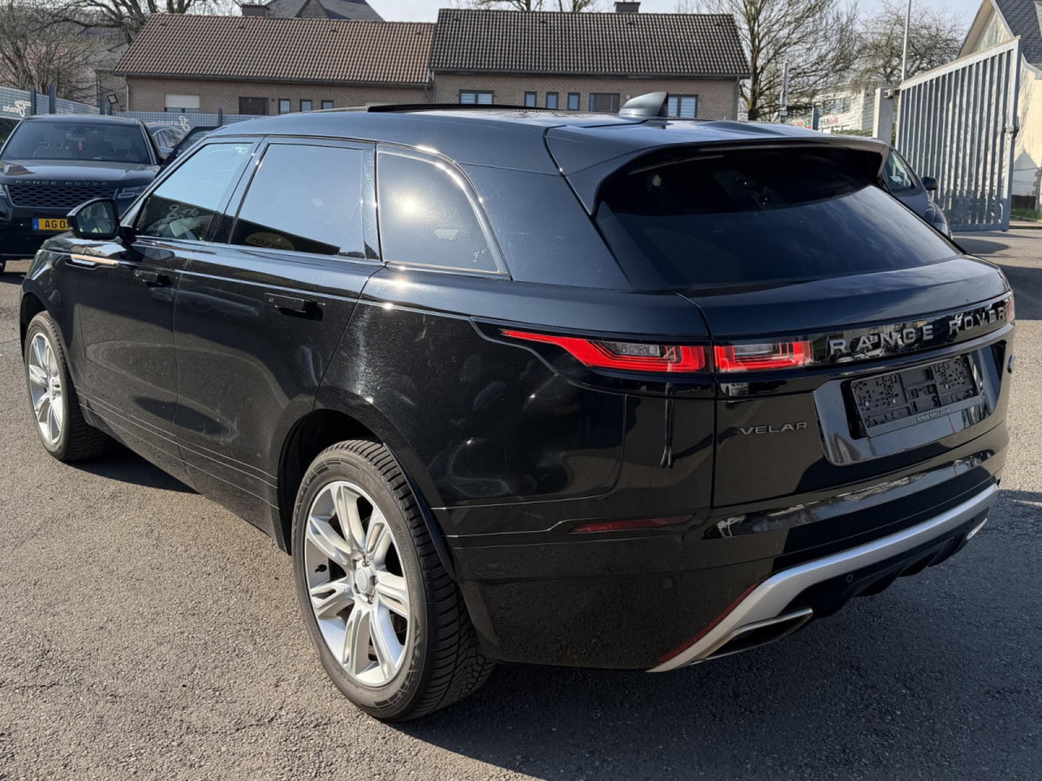 Land-Rover Range Rover Velar NEW MODEL P400 AWD R-DYNAMIC MERIDIAN PANO CUIR NAVI 1 HAND (2023) - Photo 2