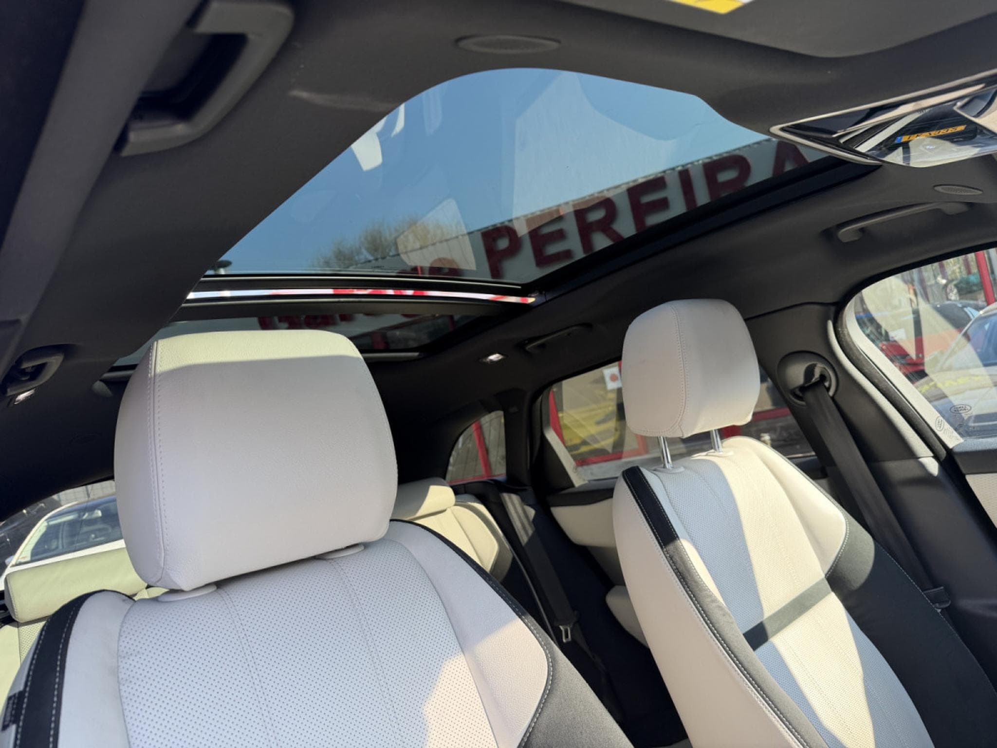 Land-Rover Range Rover Velar NEW MODEL P400 AWD R-DYNAMIC MERIDIAN PANO CUIR NAVI 1 HAND (2023) - Photo 5