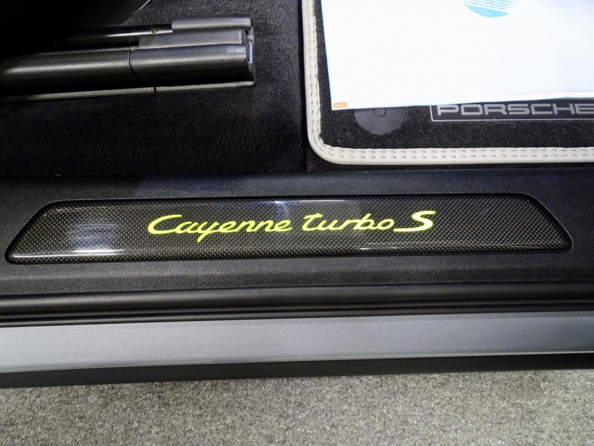 Porsche Cayenne COUPE TURBO S E-HYBRID KERAMIK SPORT PAKET PACK CHRONO (2020) - Photo 19