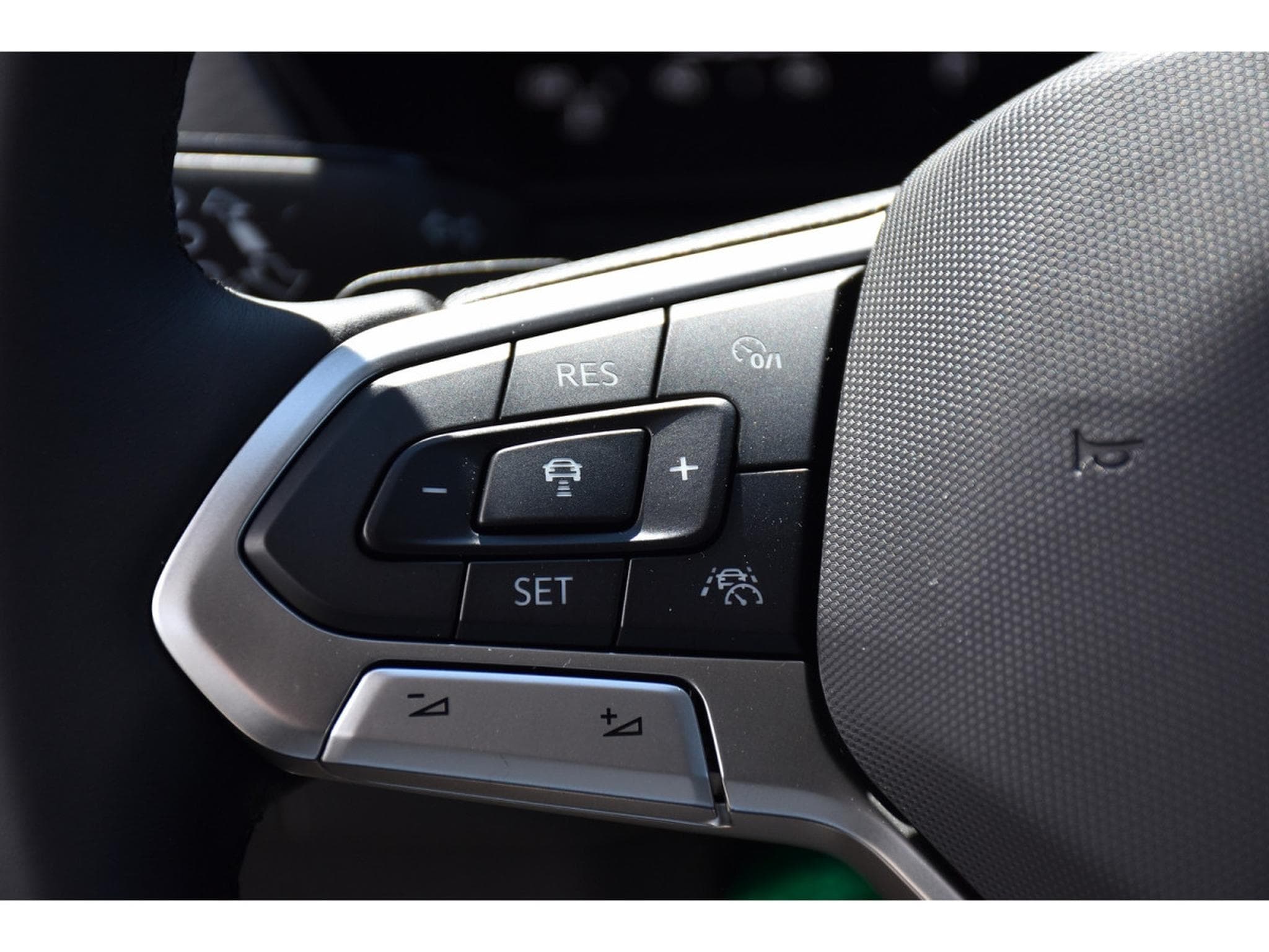 VW T-Cross 1.0 TSI Life DSG SG CHFF ACC TRAVEL SIDE CAM NEUF (2026) - Foto 22