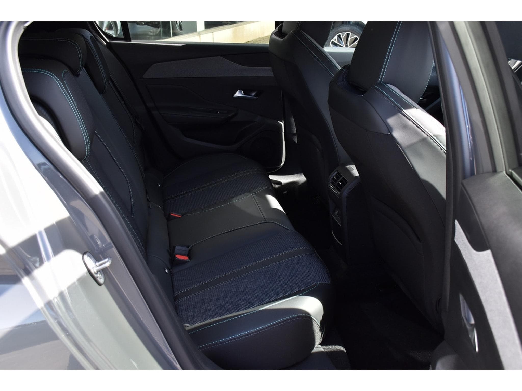 Peugeot 308 1.2 Hybrid 145 e-DCS6 Allure ACC LANE GPS CAM360 1° MAIN (2025) - Foto 8