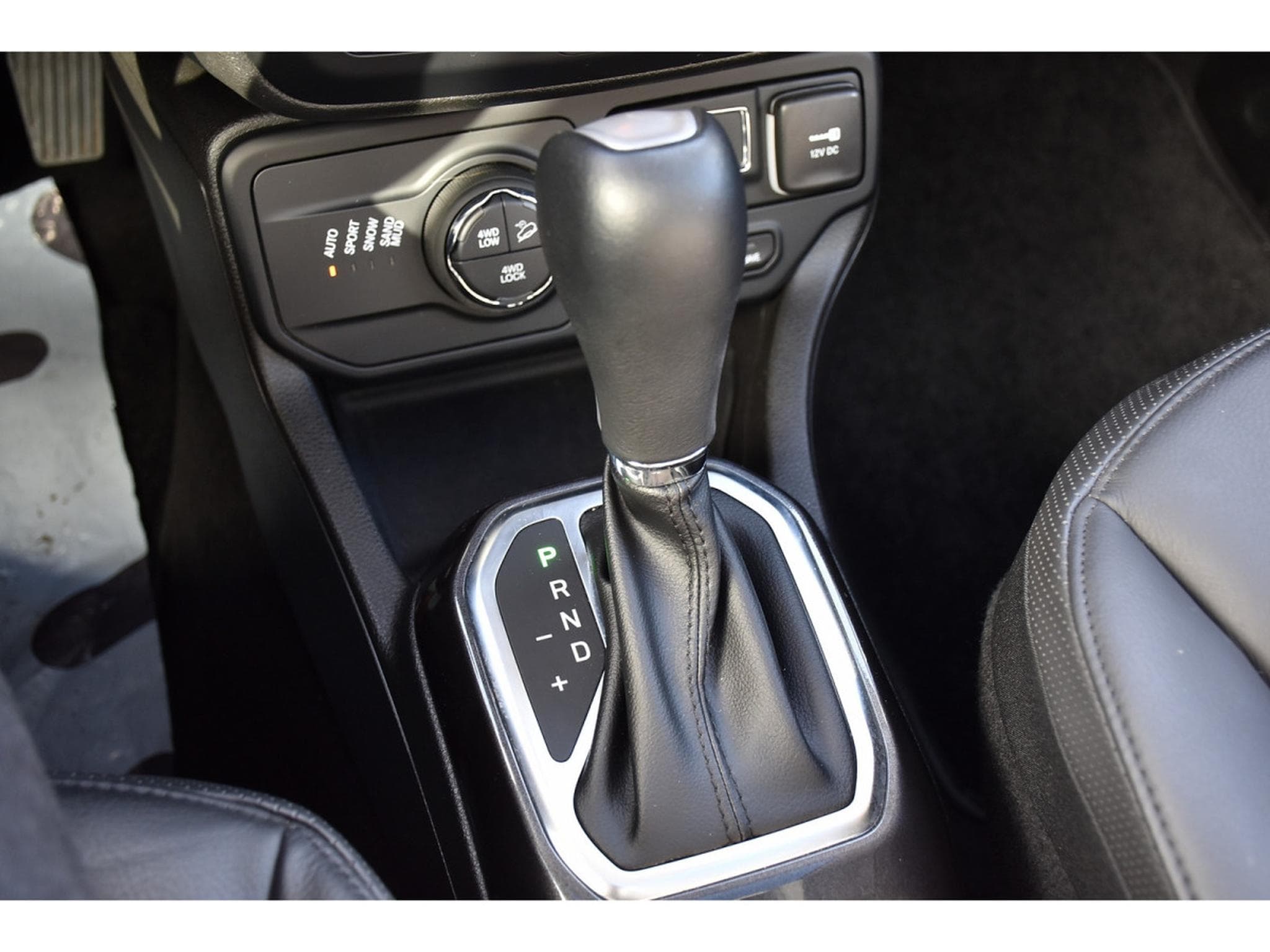 Jeep Renegade 4Xe 1.3 T4 PHEV AWD S CUIR PANO ACC LANE SIDE GPS CAM (2022) - Foto 16