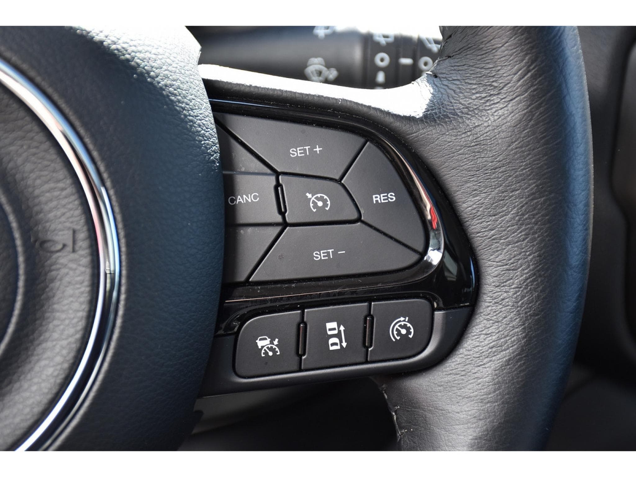 Jeep Renegade 4Xe 1.3 T4 PHEV AWD S CUIR PANO ACC LANE SIDE GPS CAM (2022) - Foto 17