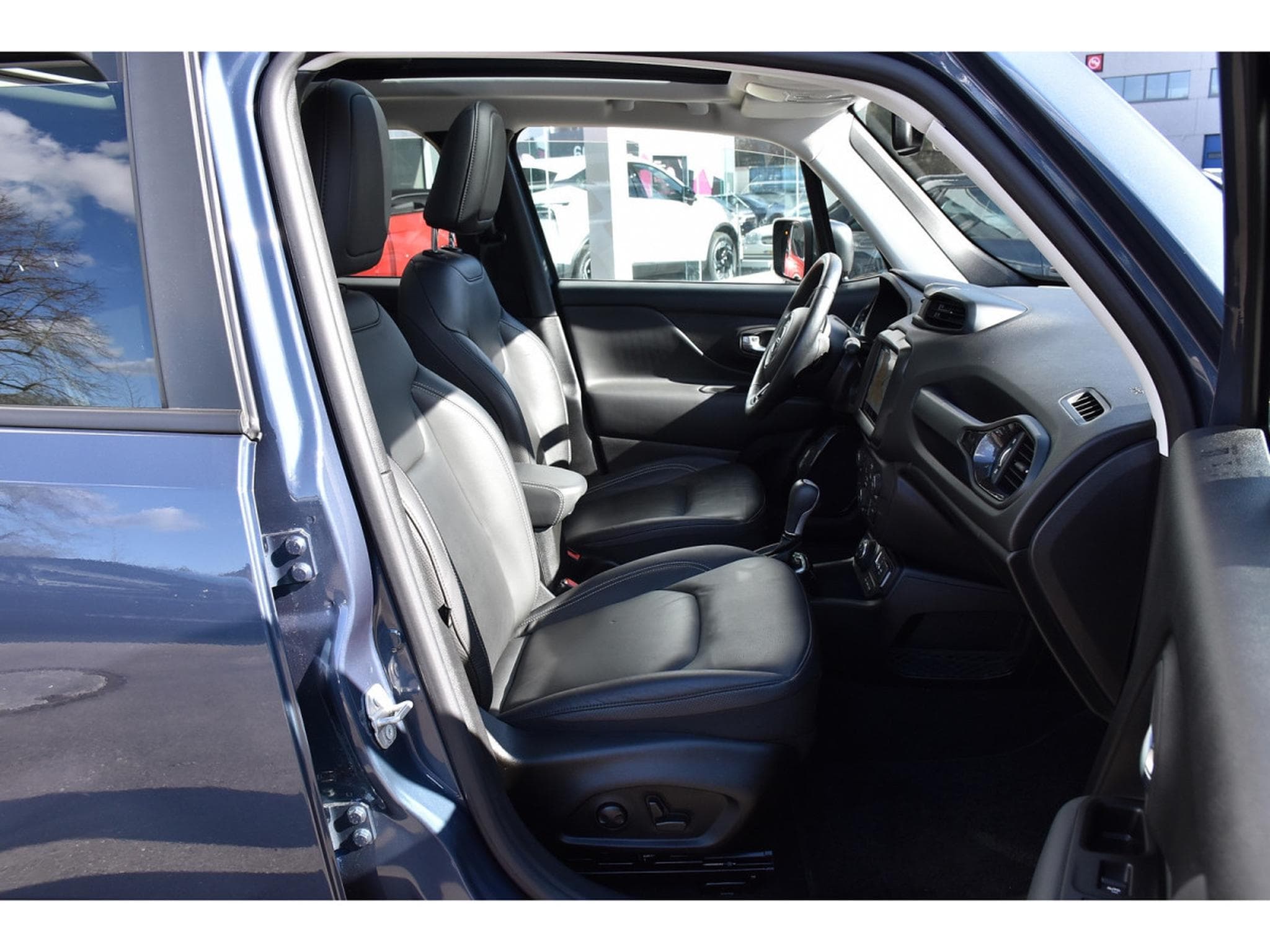 Jeep Renegade 4Xe 1.3 T4 PHEV AWD S CUIR PANO ACC LANE SIDE GPS CAM (2022) - Foto 7