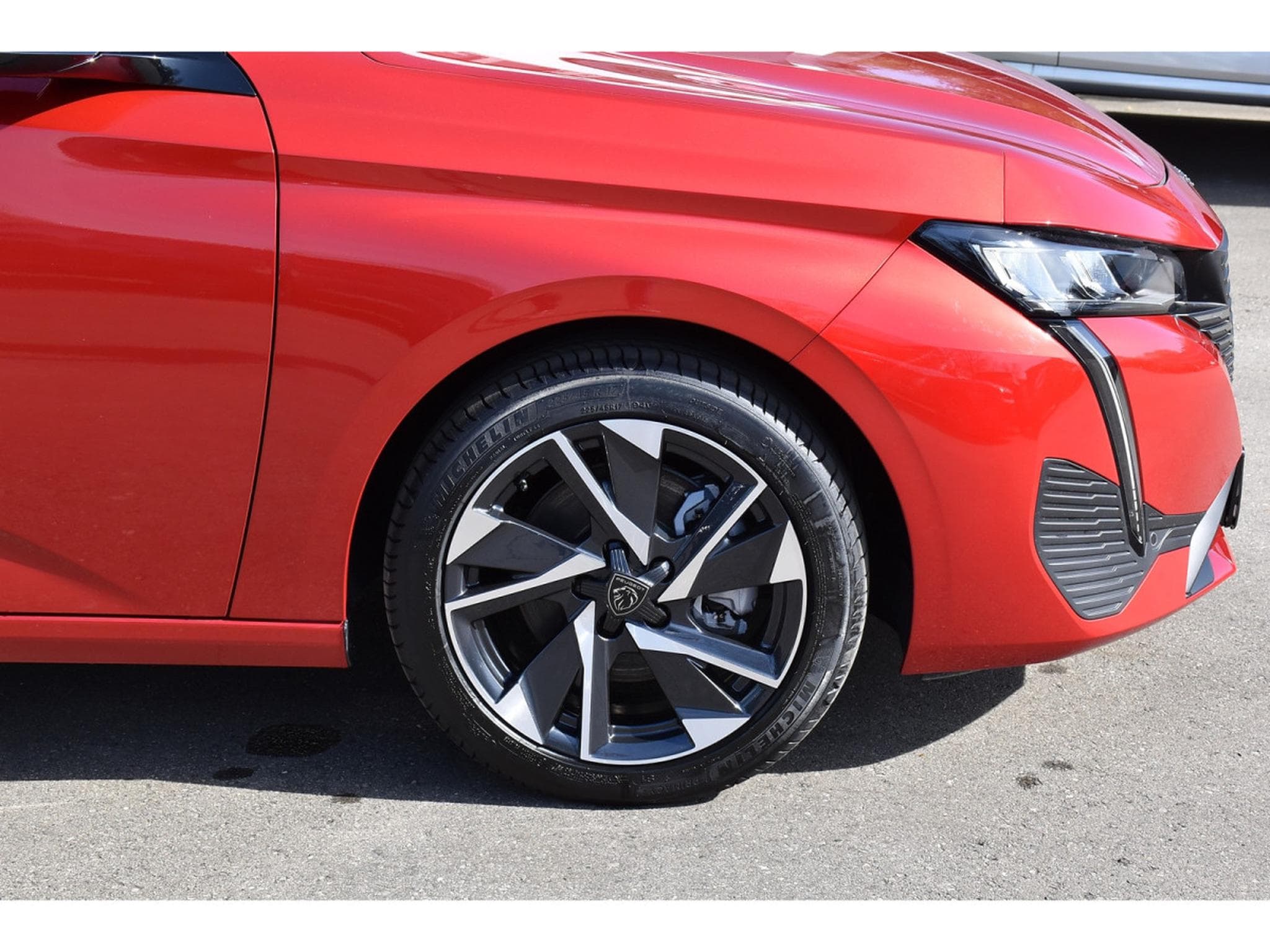 Peugeot 308 1.2 Hybrid 145 e-DCS6 Allure ACC LANE GPS CAM360 1° MAIN (2025) - Foto 5